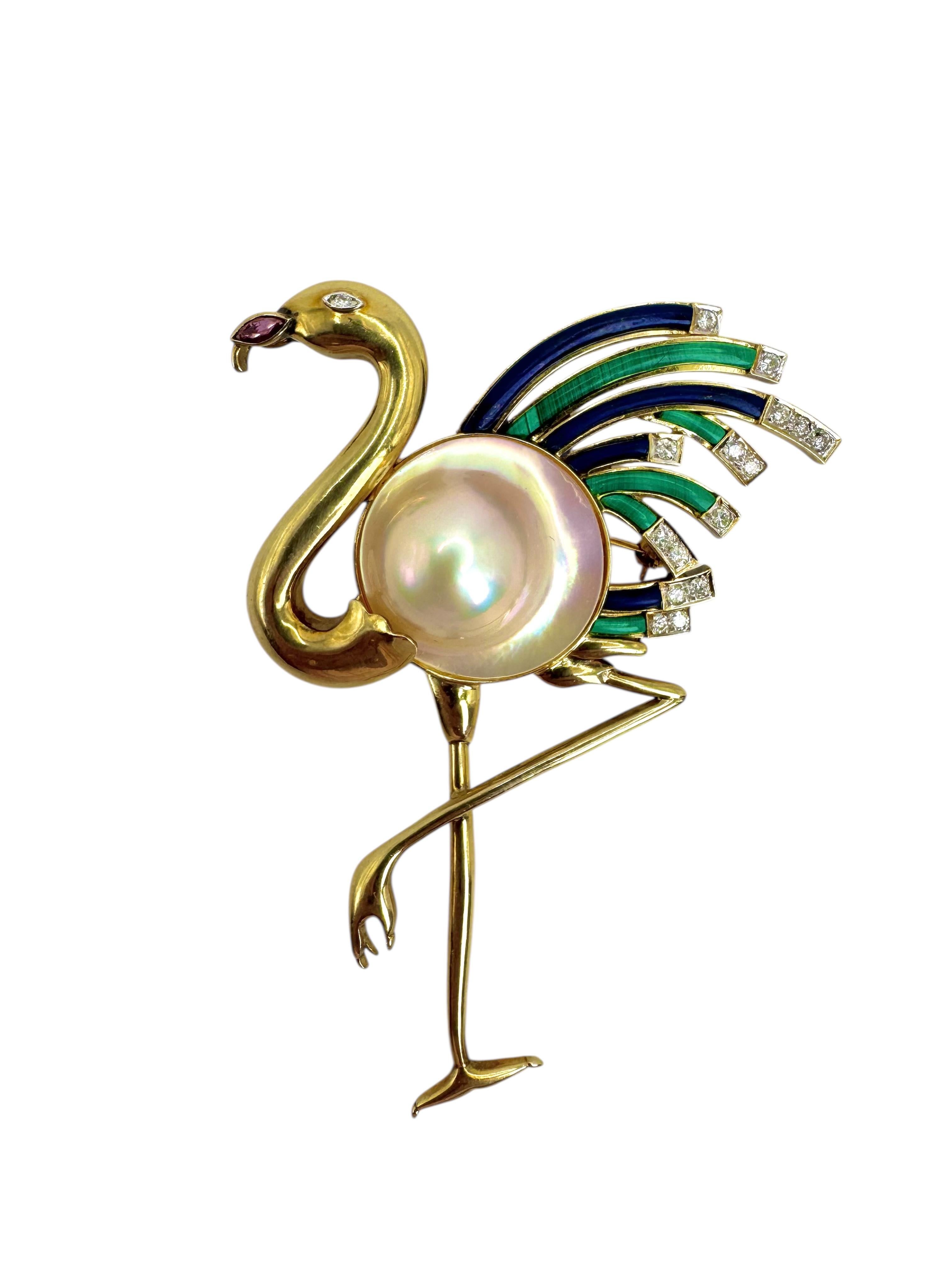 Taglio rotondo Spilla fenicottero in oro 14K con perla Mabe, lapis, malachite e diamanti in vendita