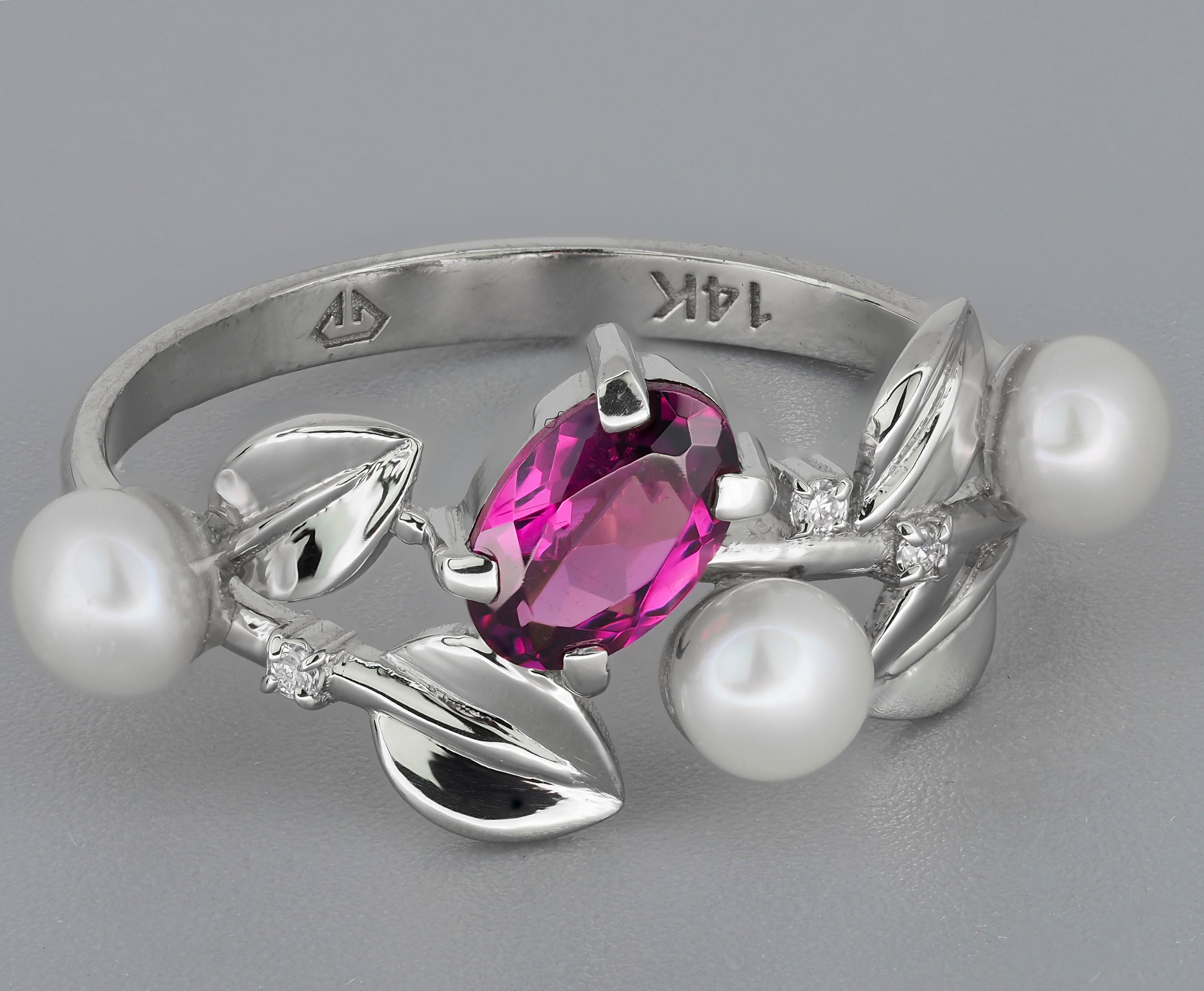 Im Angebot: 14 Karat Gold geblümter Ring mit ovalem Granat, Diamanten und Perlen () 3