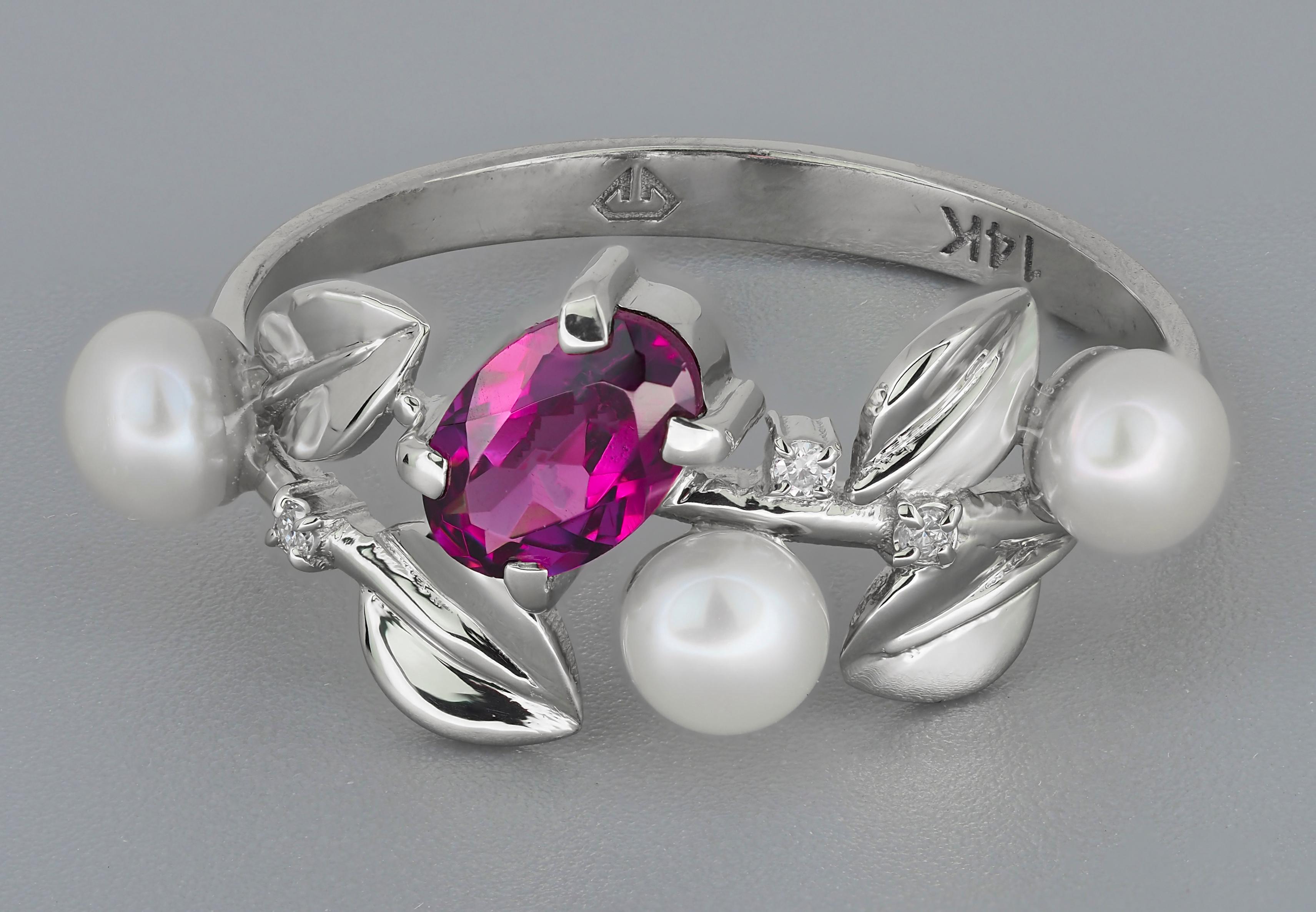 Im Angebot: 14 Karat Gold geblümter Ring mit ovalem Granat, Diamanten und Perlen () 4