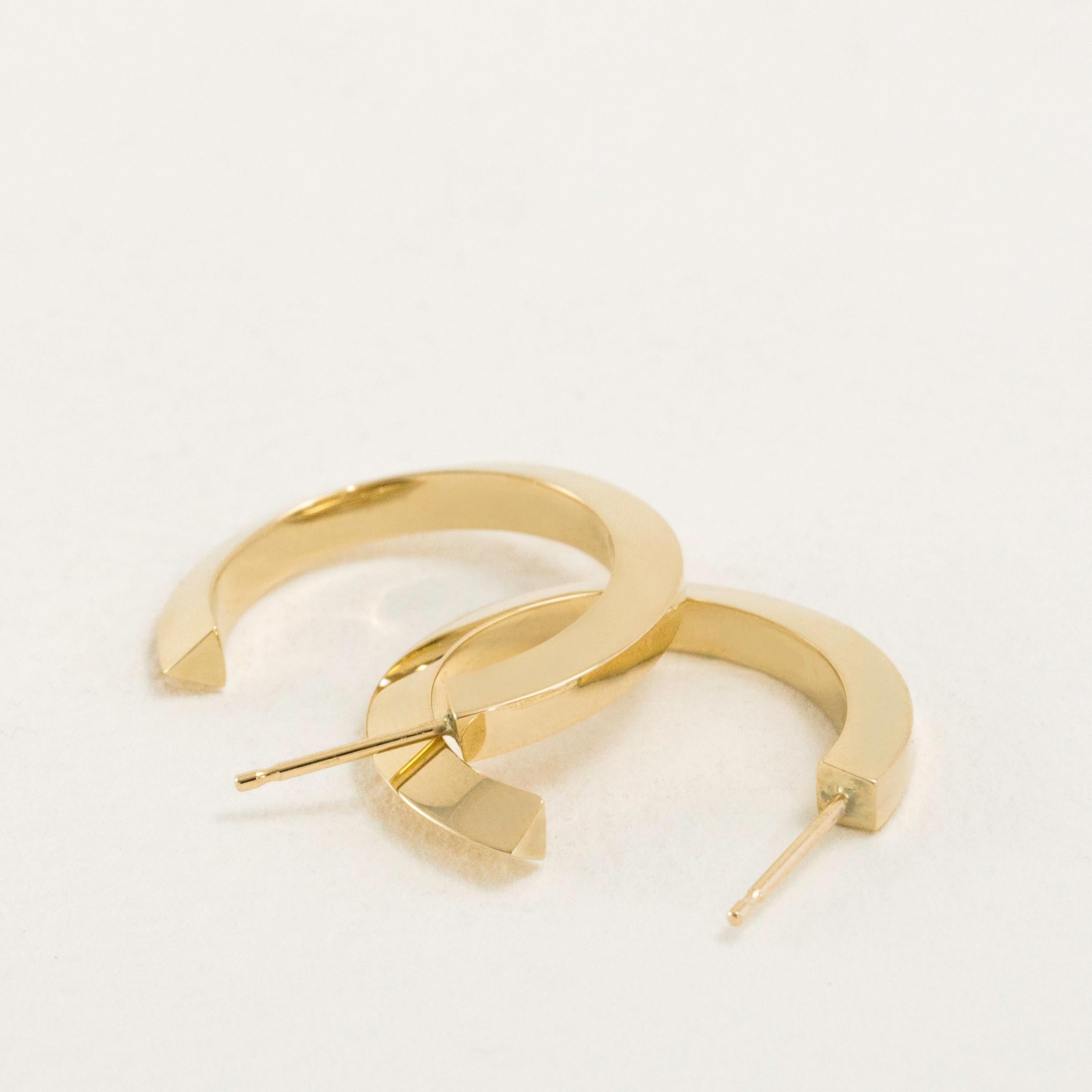 Contemporary 14 Karat Gold, Flow Hoop Earrings Transitioning from a Square to Triangle For Sale