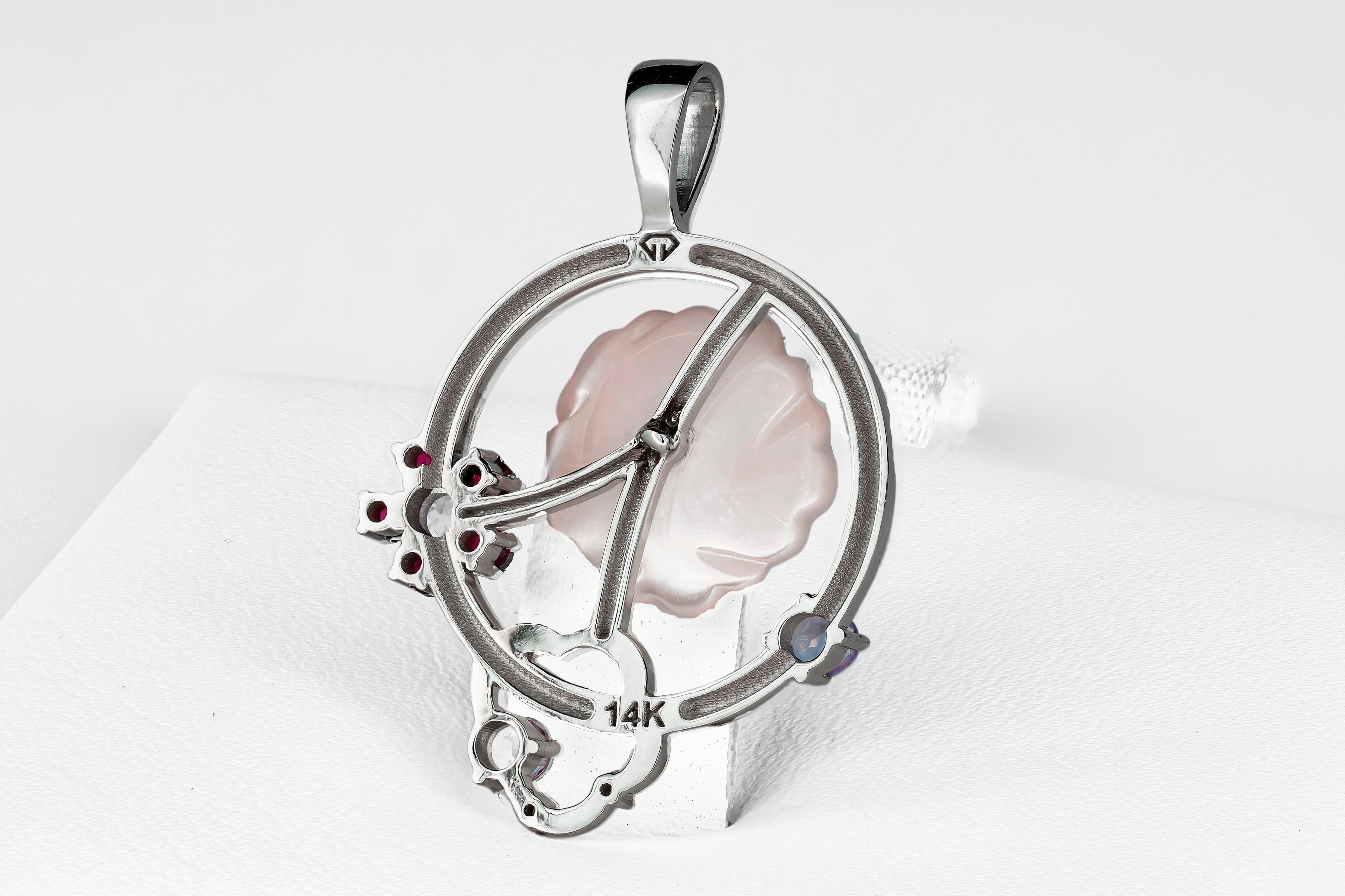 Taille ronde Pendentif fleur avec pierres précieuses colorées en or 14 carats en vente