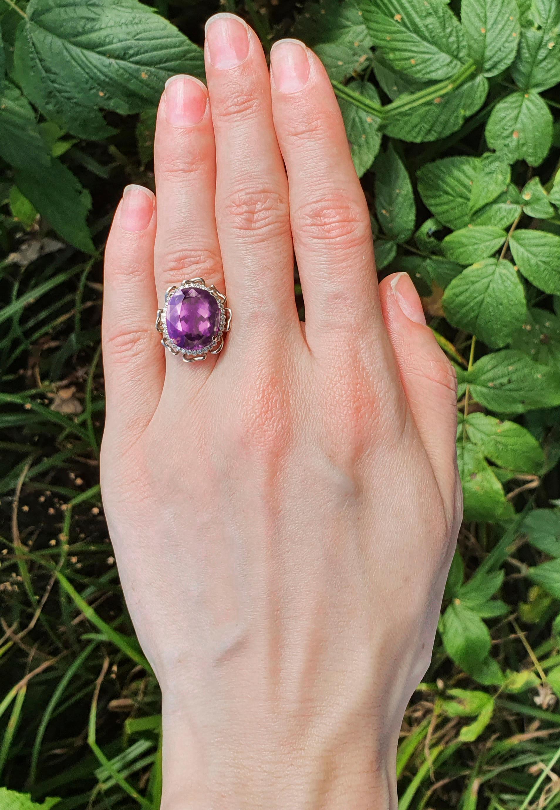 Im Angebot: 14 Karat Gold Blumenring mit Amethyst und Diamanten () 5