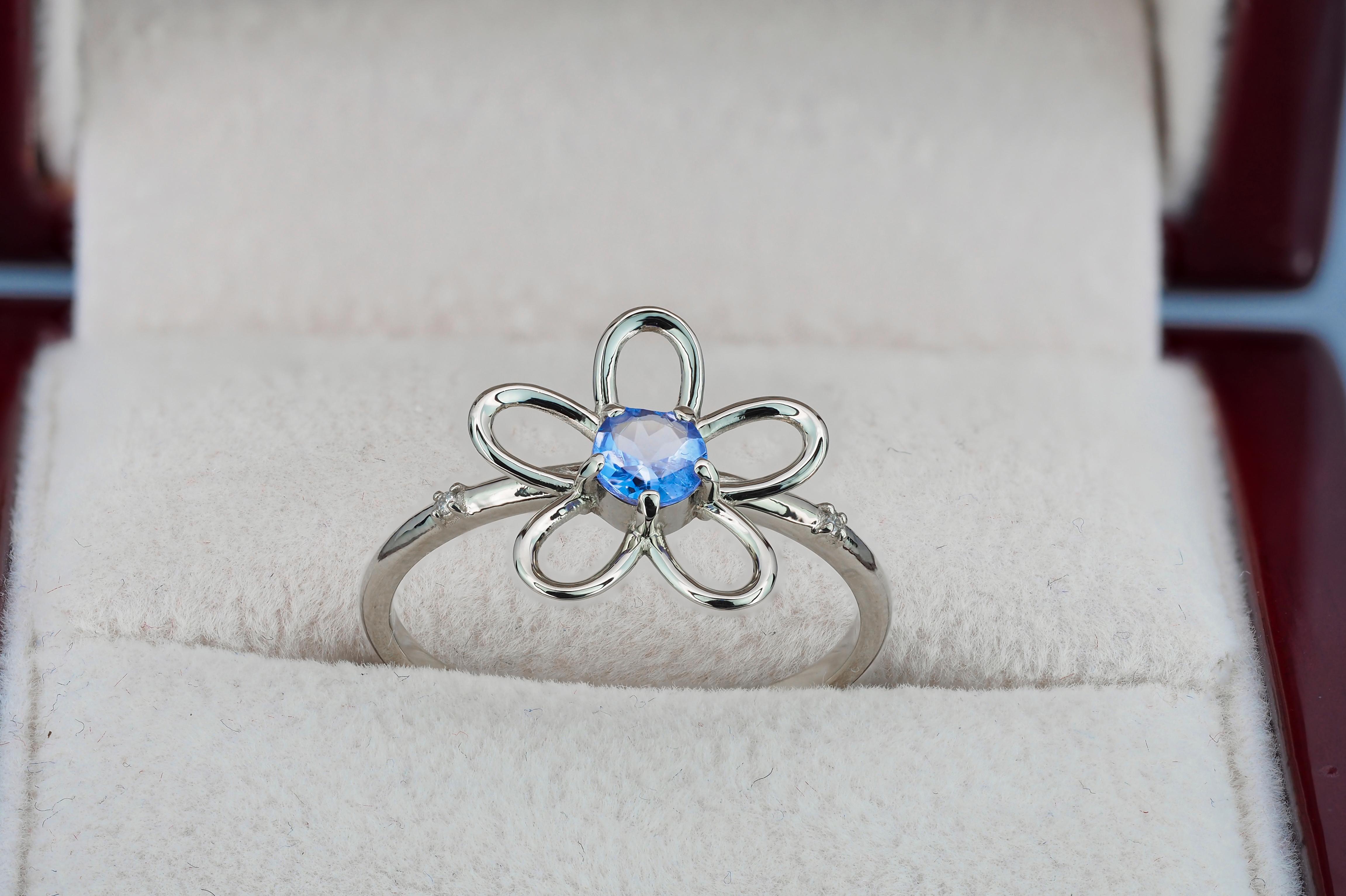 For Sale:  14k Gold Flower Ring with Tanzanite and Diamonds 5
