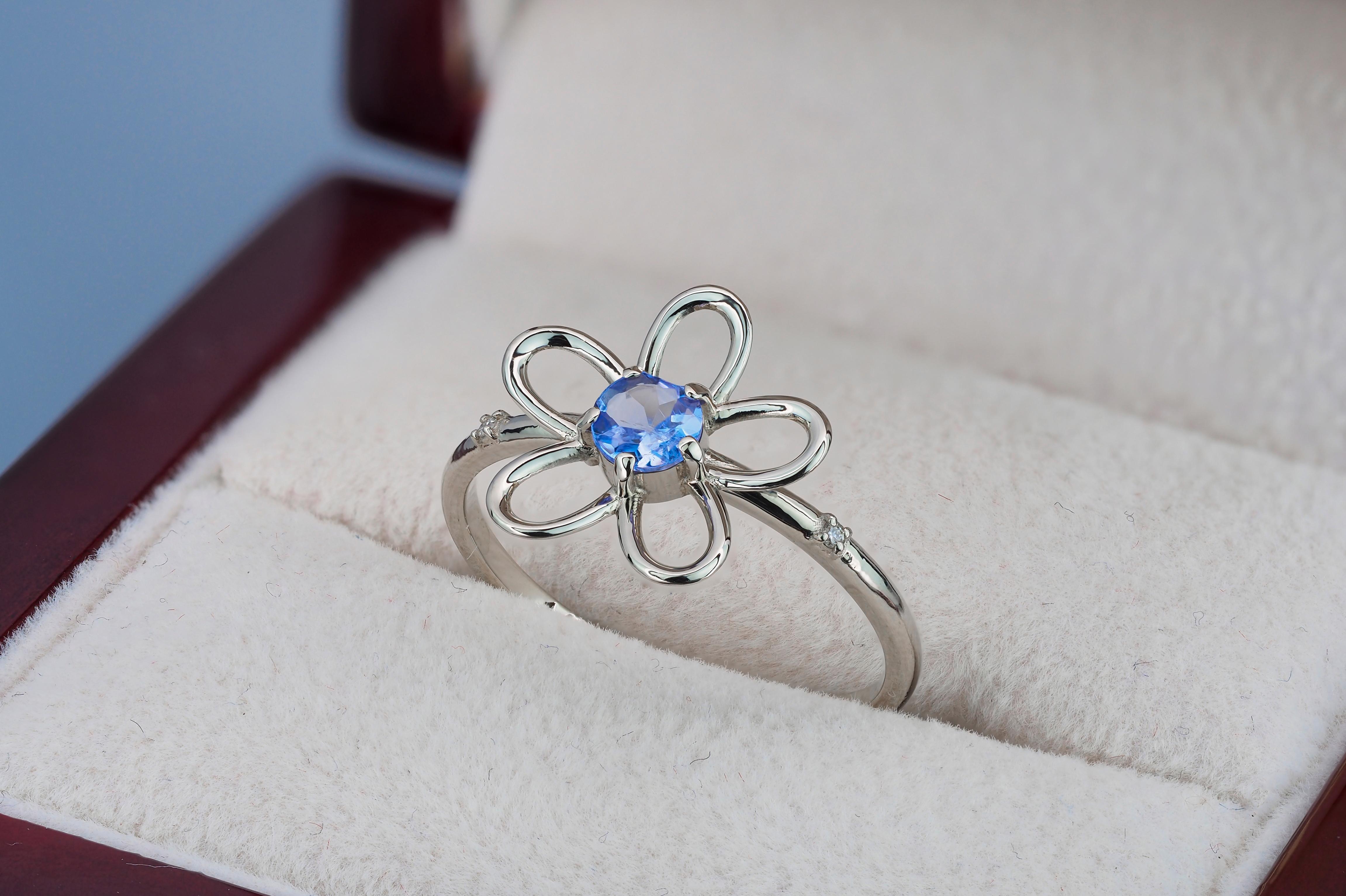 For Sale:  14k Gold Flower Ring with Tanzanite and Diamonds 7