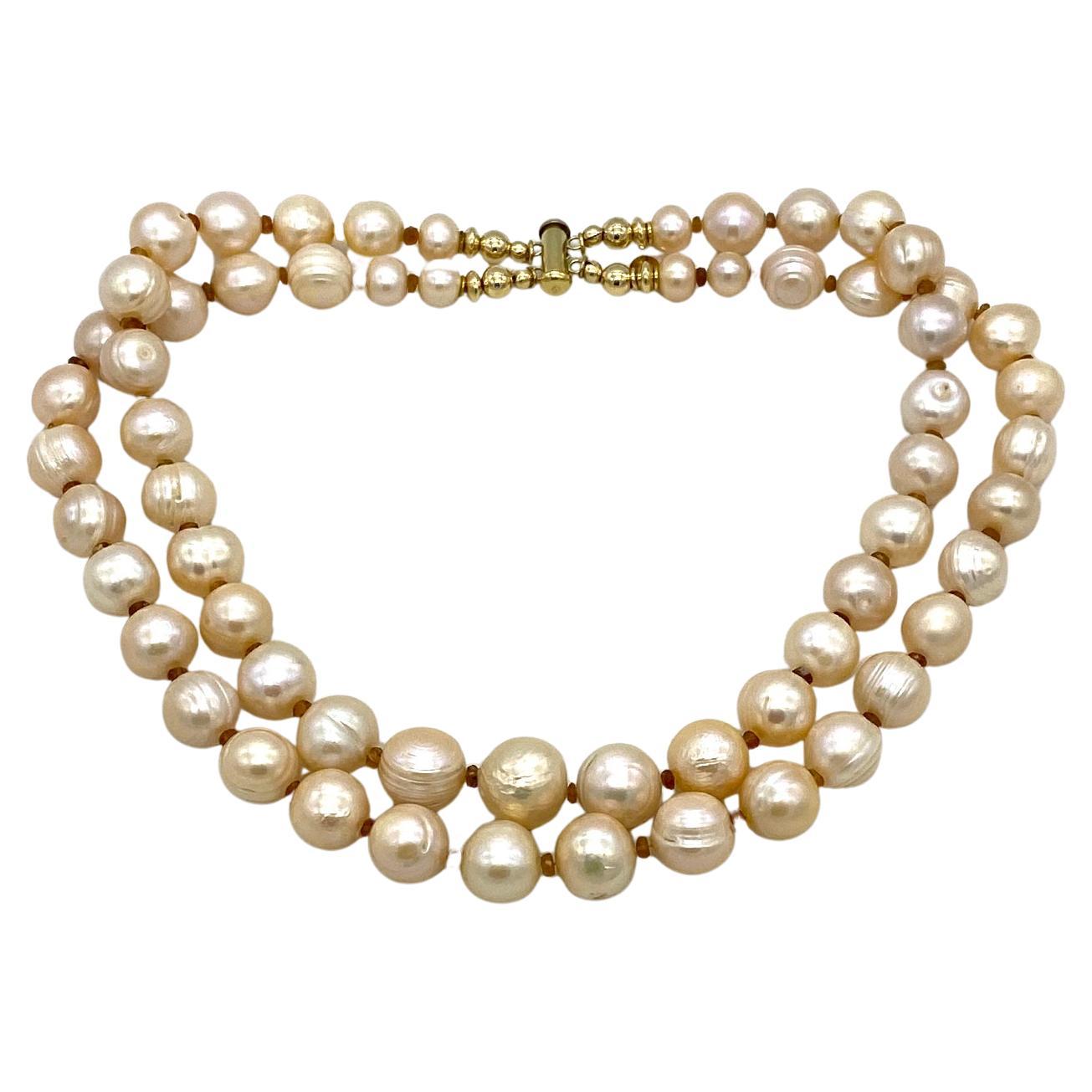 Victorien Collier de perles à double rang en or 14K avec camée antique et diamants en vente