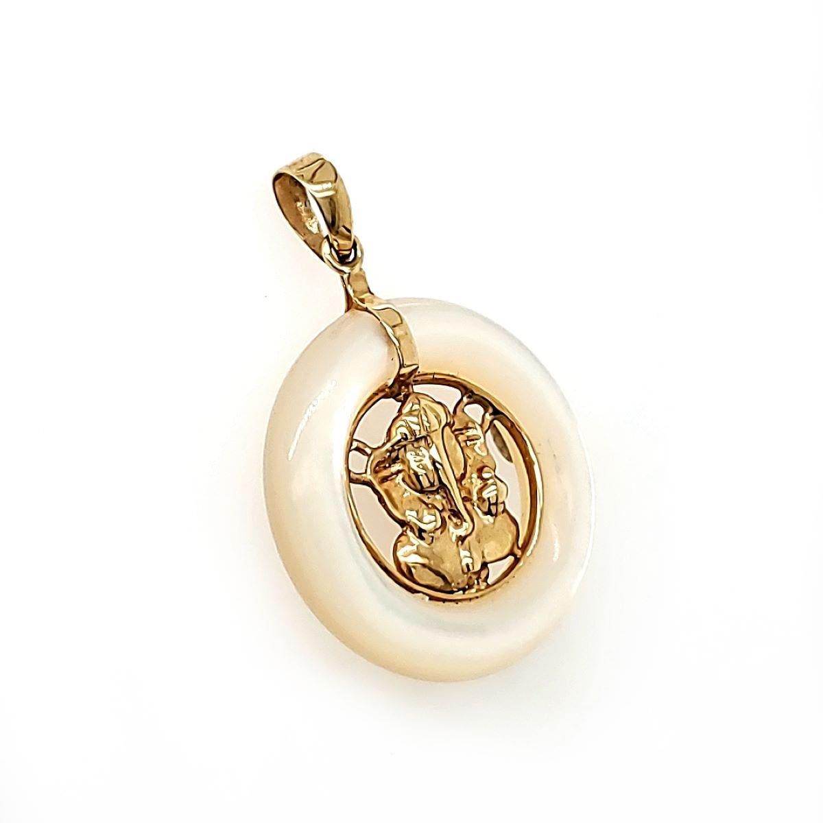 Donna Ciondolo a conchiglia Ganesh in oro 14K in vendita