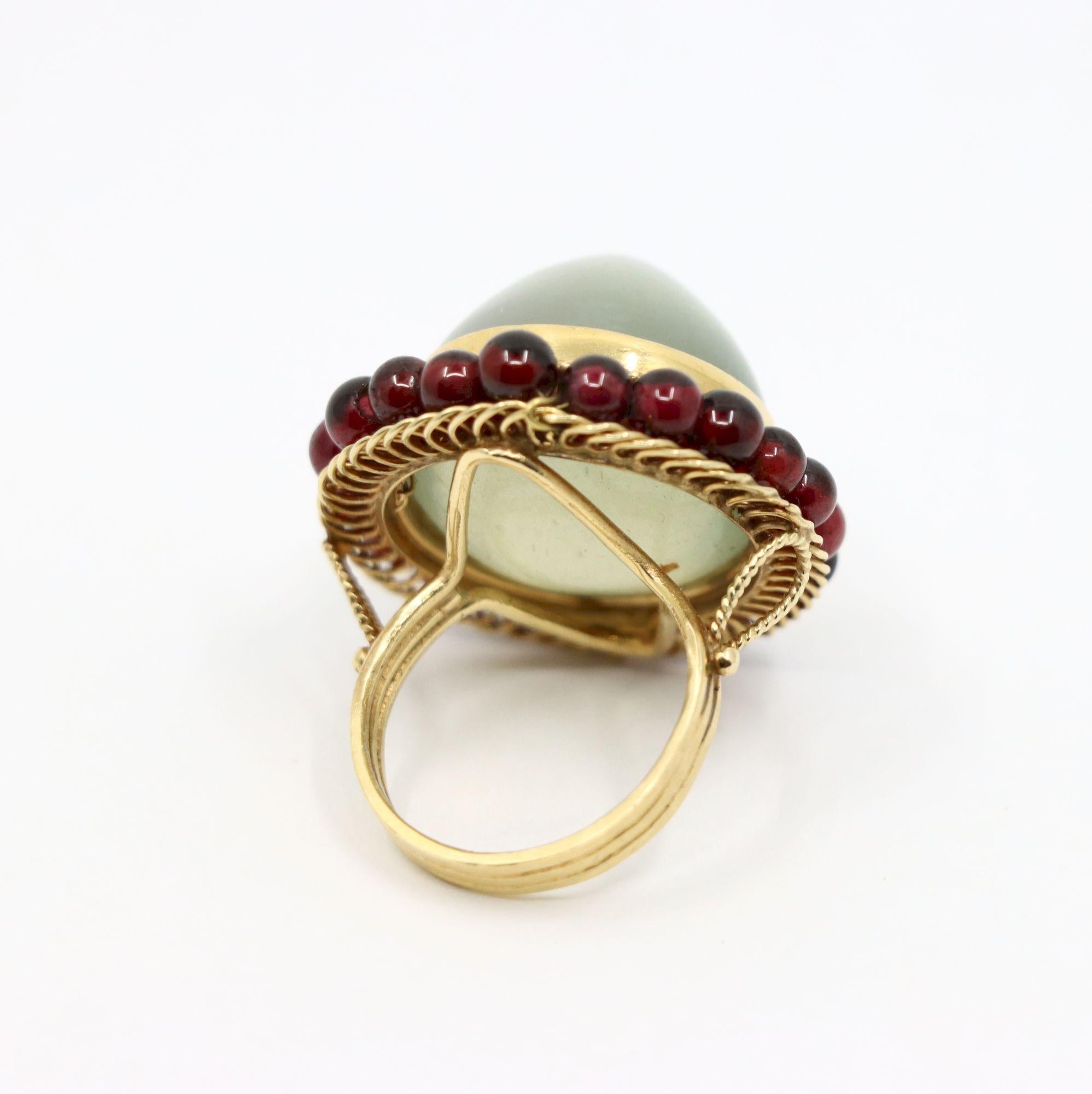 14K Gold Garnet Beads Moonstone Ring In Good Condition For Sale In Flushing, NY