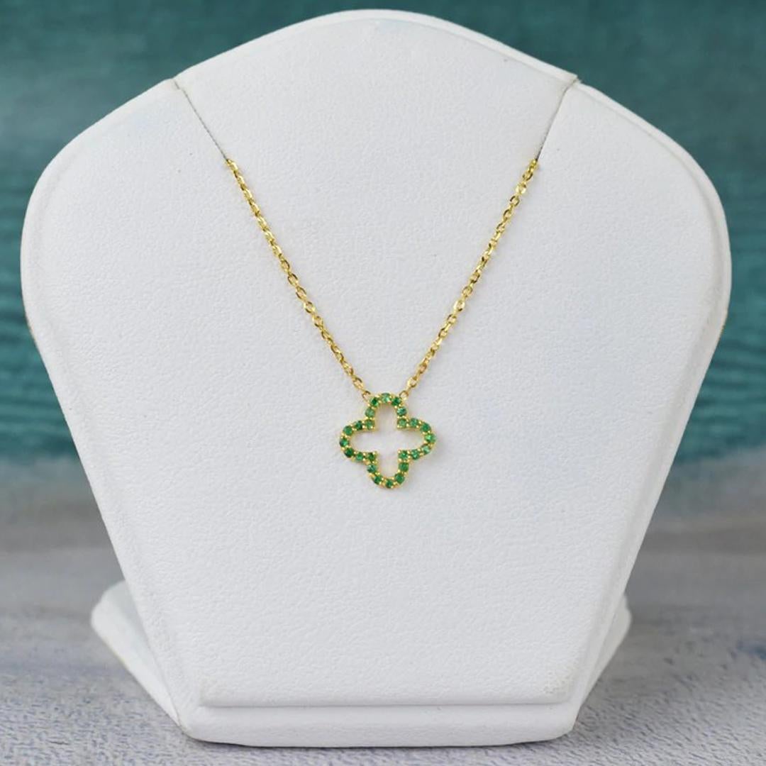Modern 14k Gold Genuine Emerald Clover Necklace Tiny Clover Birthstone Necklace For Sale
