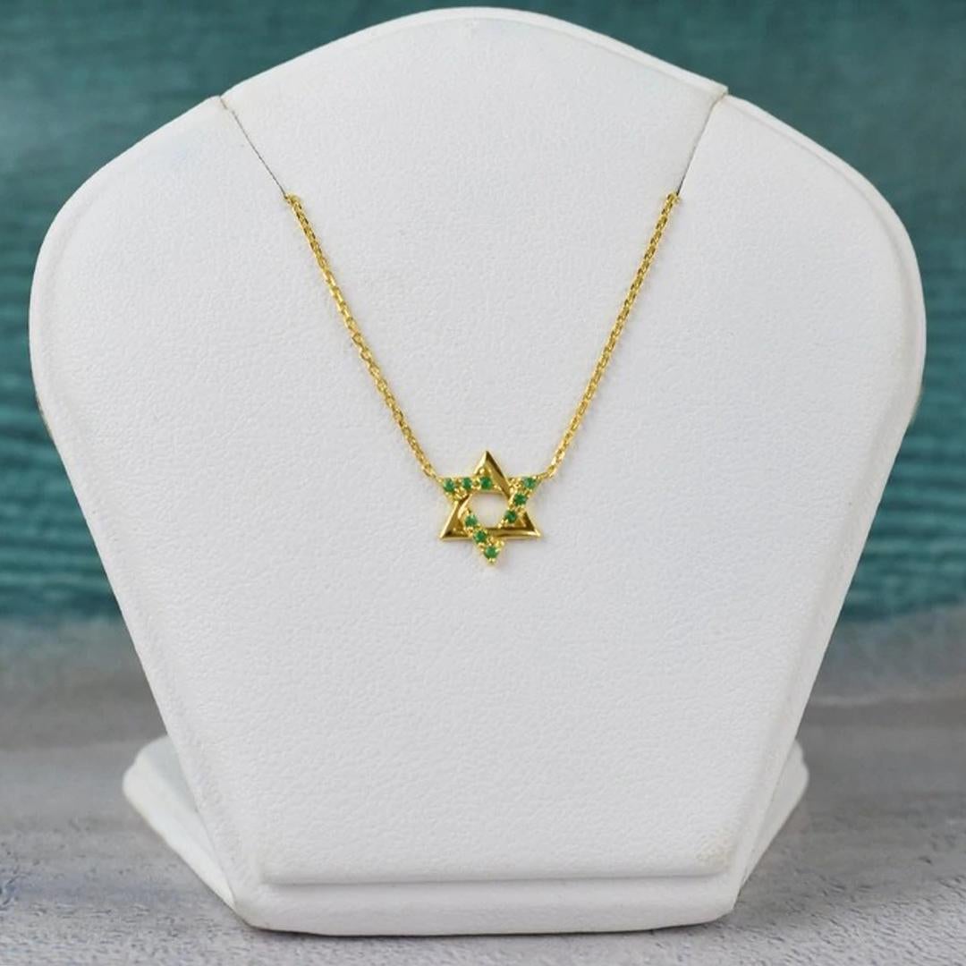 Round Cut 14k Gold Emerald Star of David Pendant Necklace Minimal Diamond Necklace For Sale