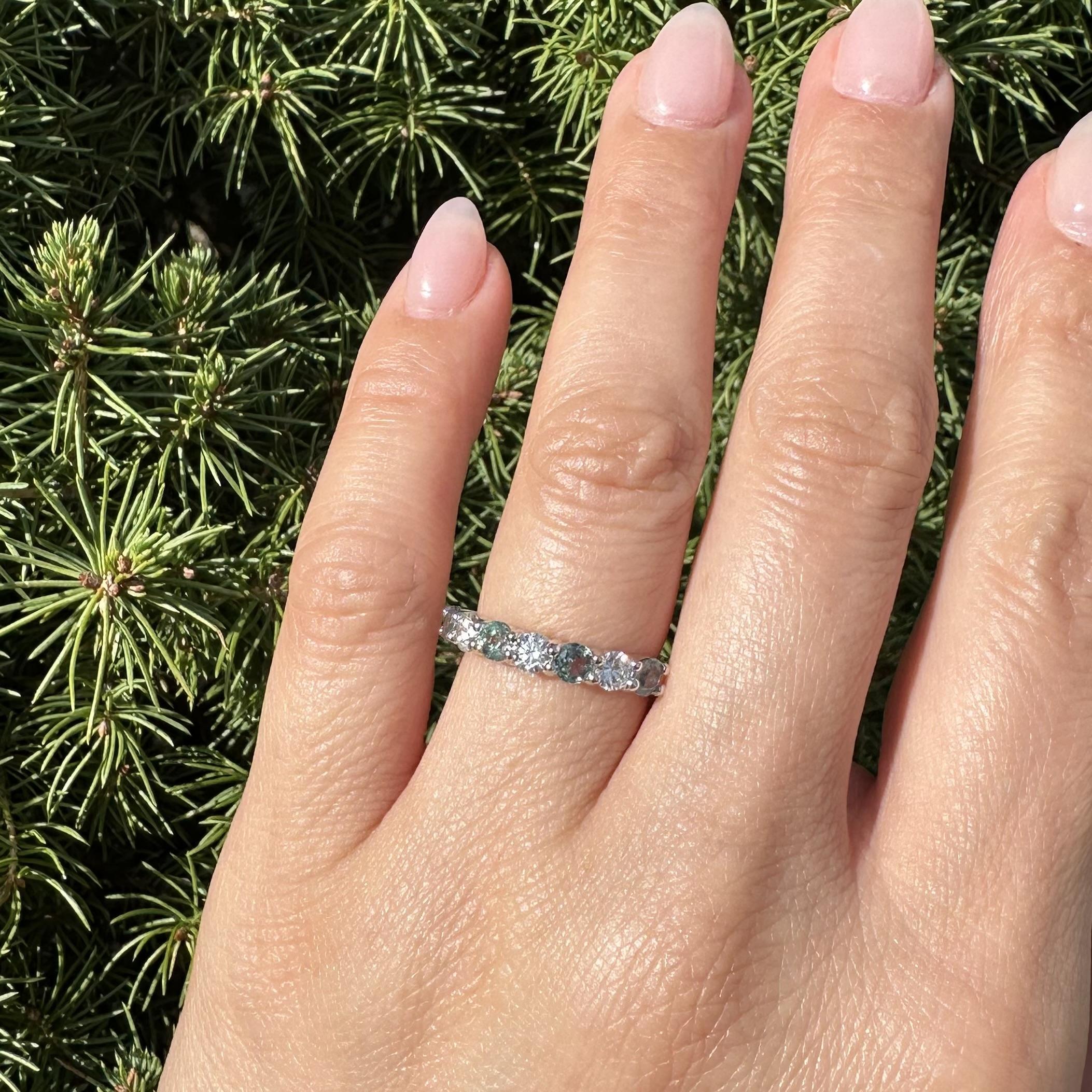 Donna Anello a fascia bassa in oro 14k GIA 1,2ct Brasile alternato con diamante alessandrite in vendita