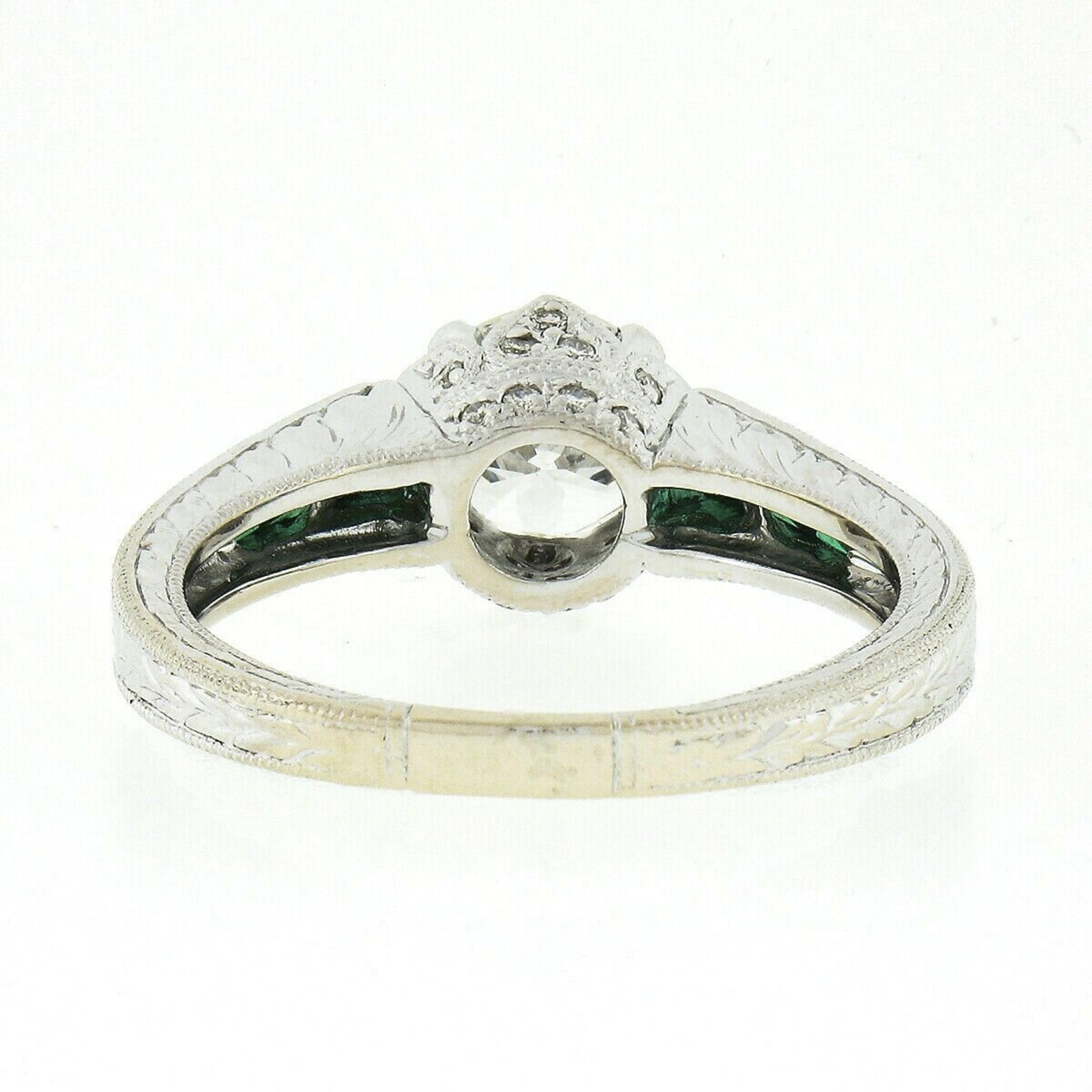 Bague de fiançailles solitaire en or 14 carats avec diamant rond certifié GIA et émeraude gravée à la main en vente 2