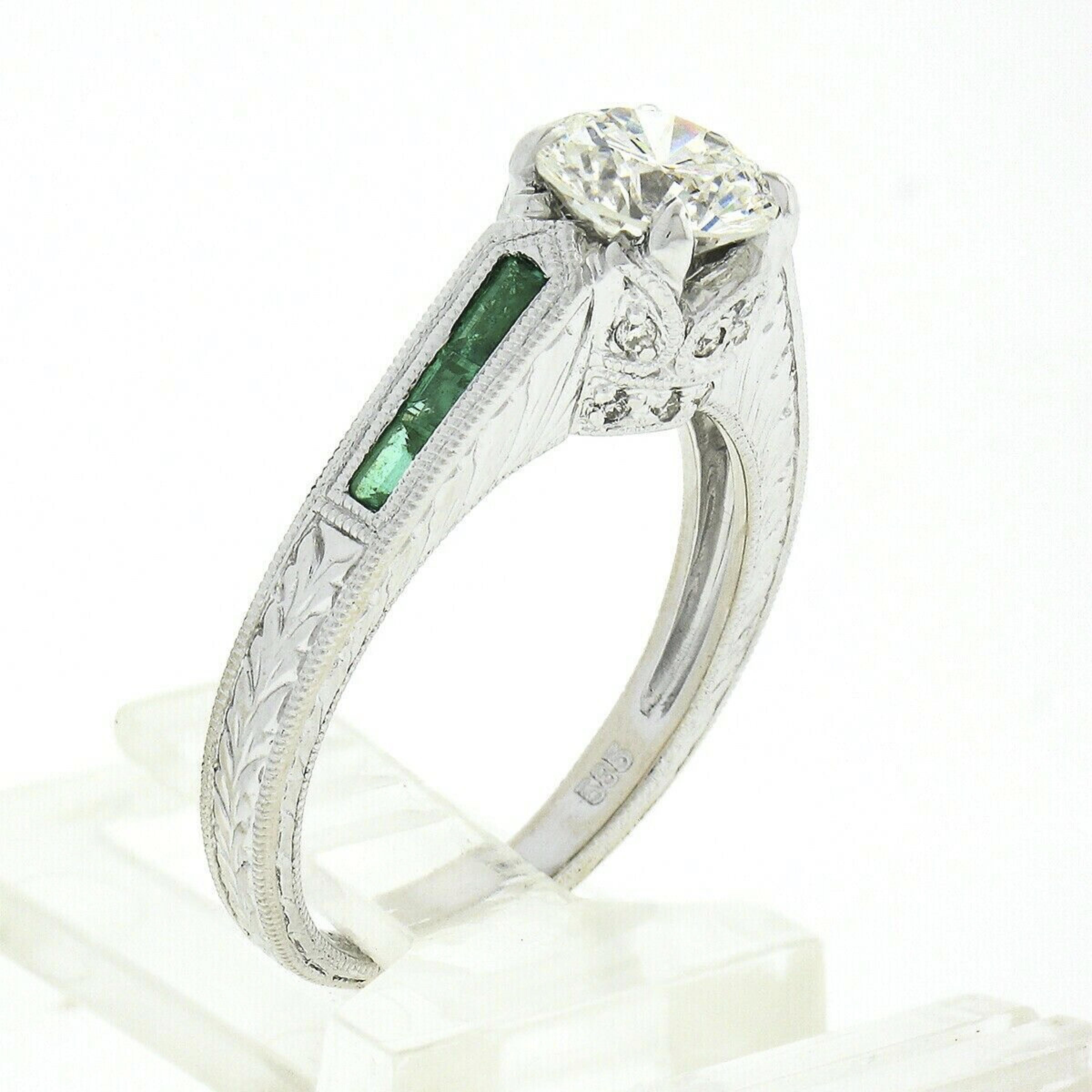 Bague de fiançailles solitaire en or 14 carats avec diamant rond certifié GIA et émeraude gravée à la main en vente 4