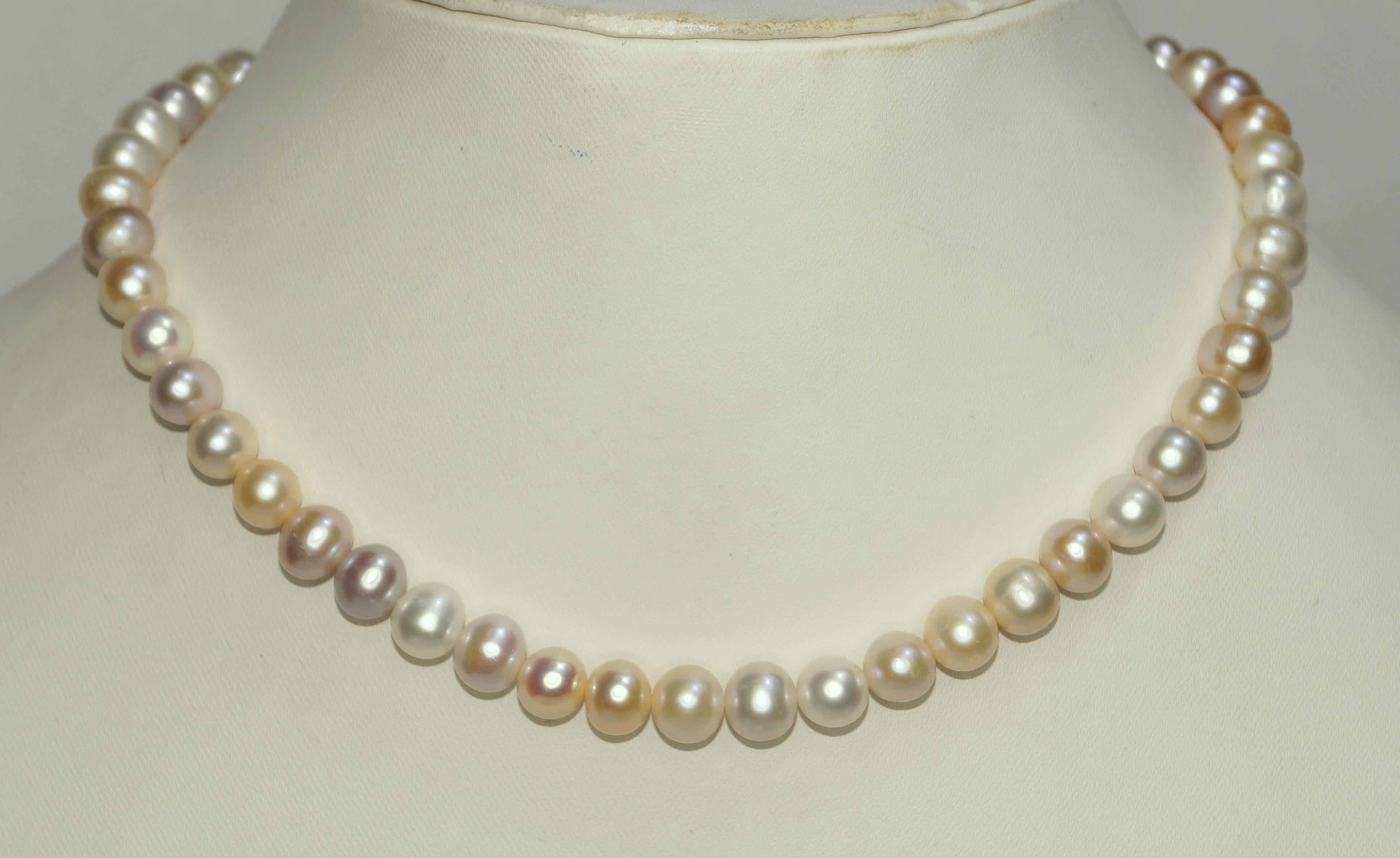 Details:
: 14k Yellow Gold Lock Freshwater pearl beads Necklace.

: Item no- KM44/500/9848

:Pearl Size: 8-9mm (Approx.)

:Necklace length: 17
