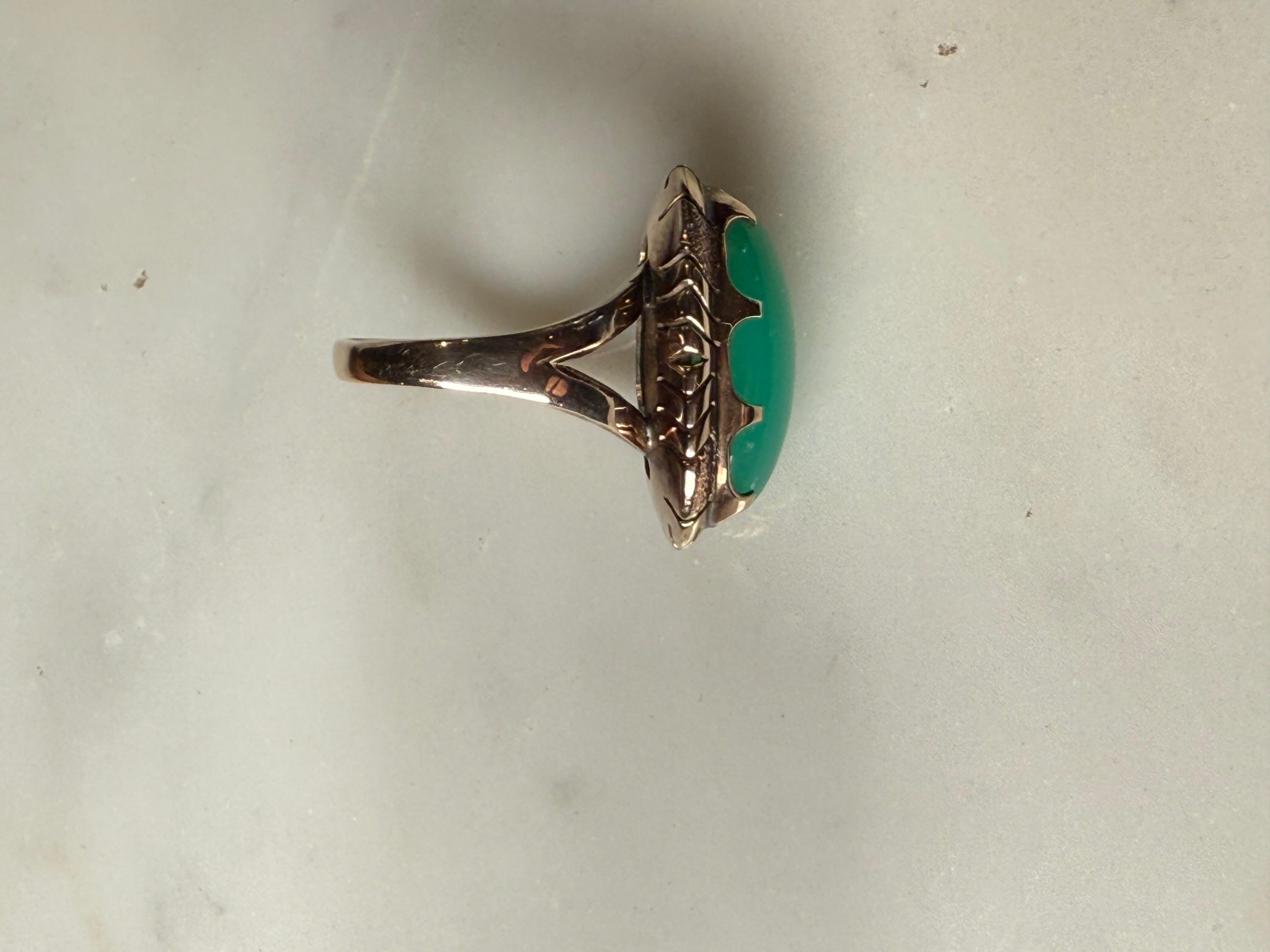 Anello con pietra crisofrasa verde in oro 14K in vendita 4