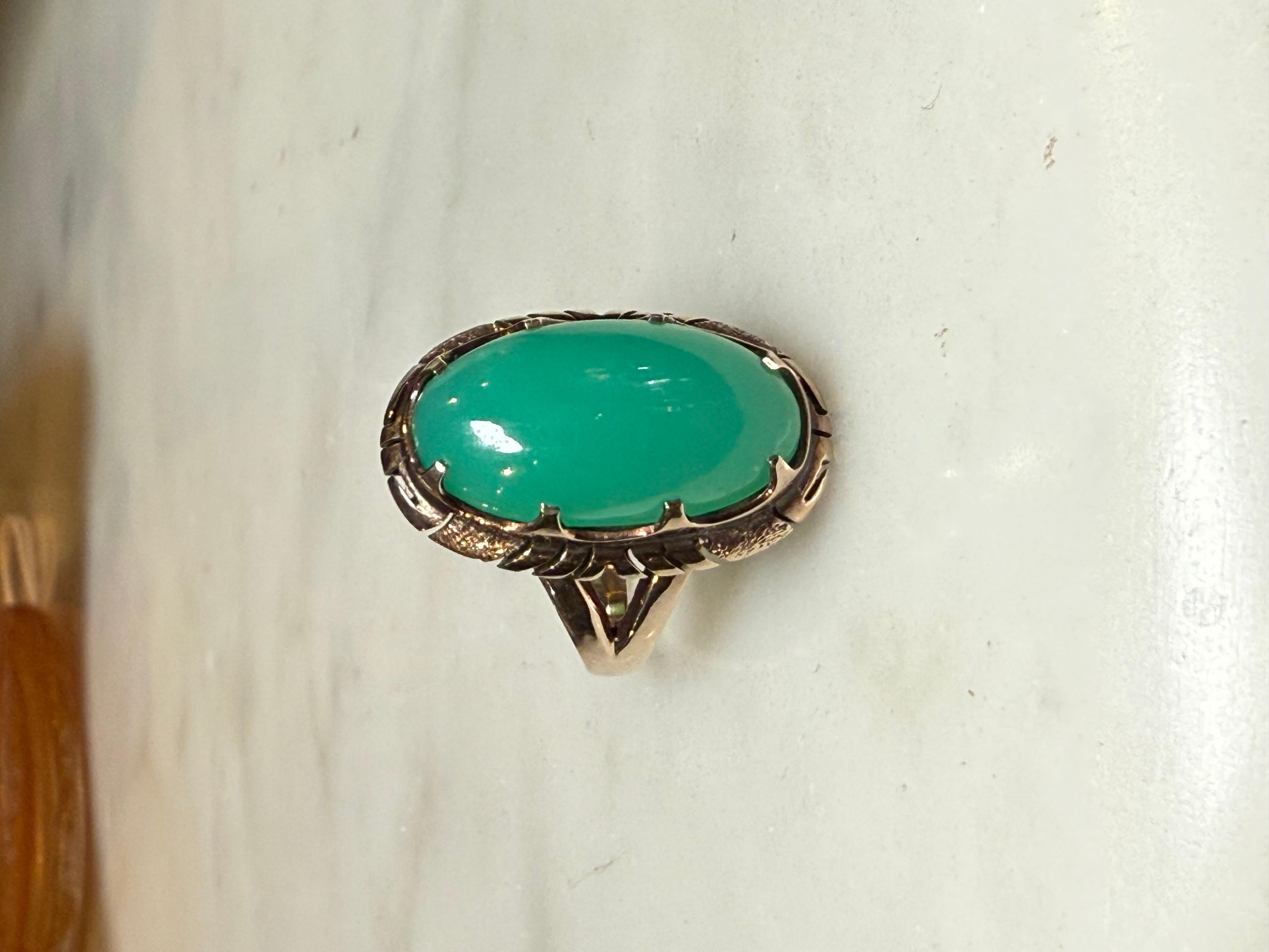 Anello con pietra crisofrasa verde in oro 14K in vendita 3