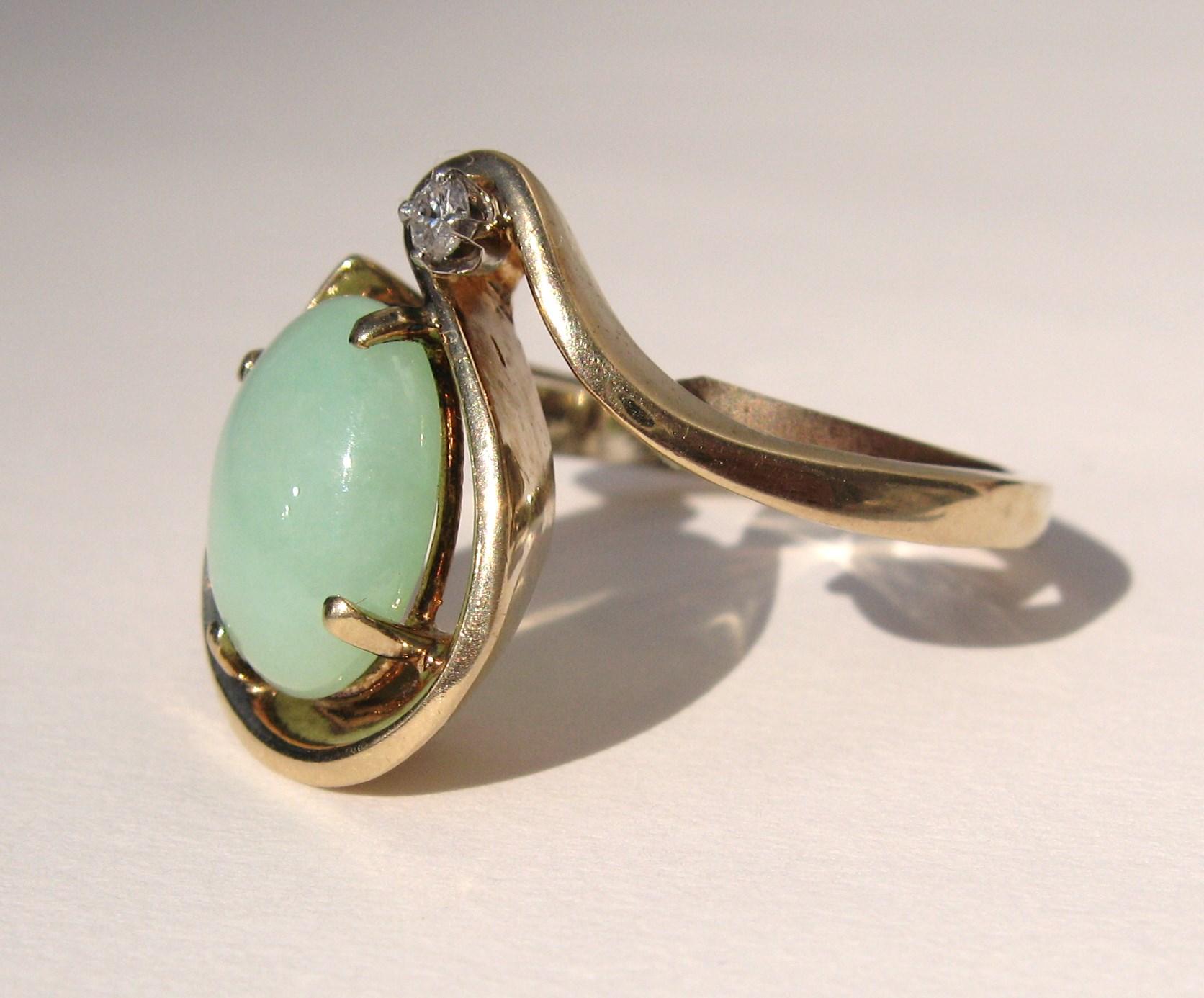 Women's or Men's 14 Karat Gold Green Jade and Diamond Cocktail Ring, 1960s For Sale