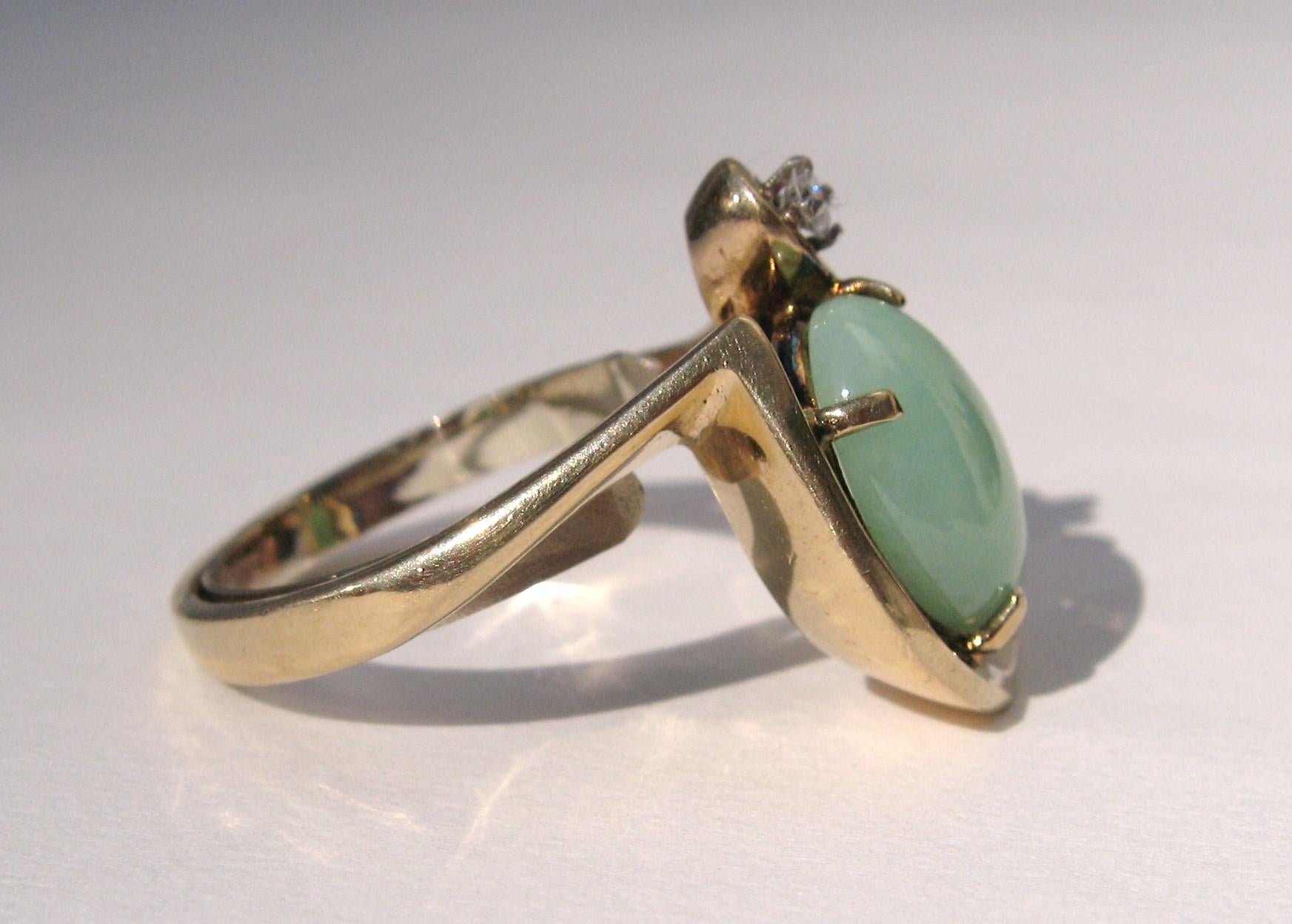 14 Karat Gold Green Jade and Diamond Cocktail Ring, 1960s For Sale 1