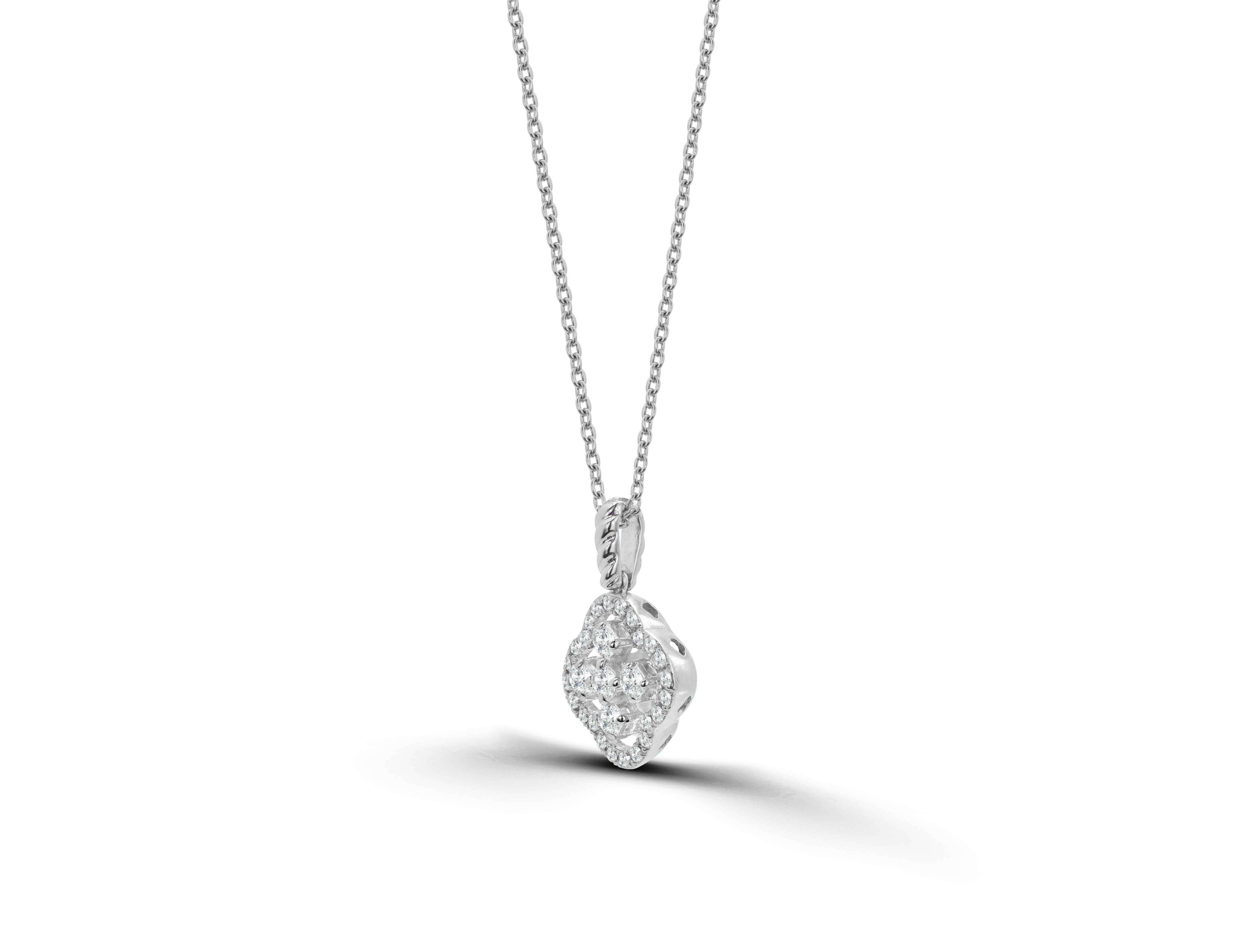 14k Gold Halo Kleeblatt Diamant Halskette Cluster Diamant Kleeblatt Diamant Kleeblatt (Rundschliff) im Angebot