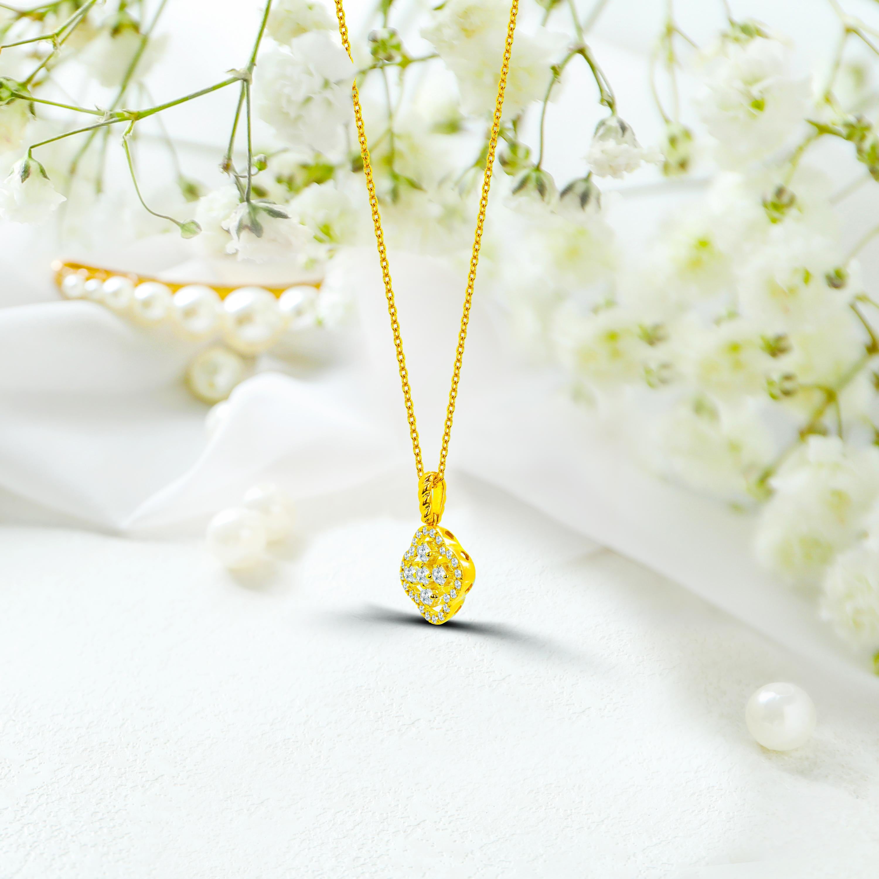 Round Cut 14k Gold Halo Clover Diamond Necklace Cluster Diamond Clover For Sale