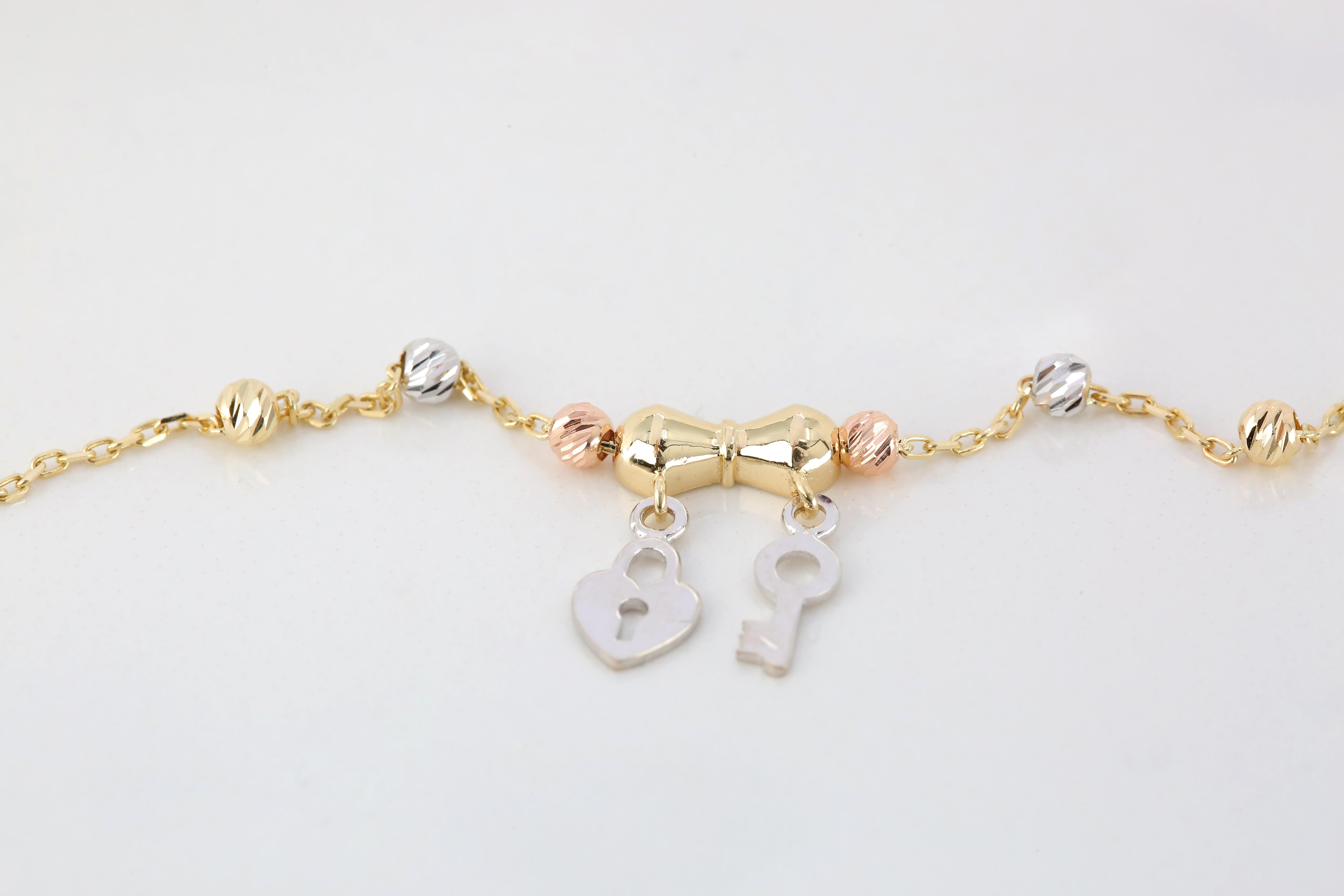 14K Gold Heart and Key Charm Dainty Beaded Bracelet For Sale 1