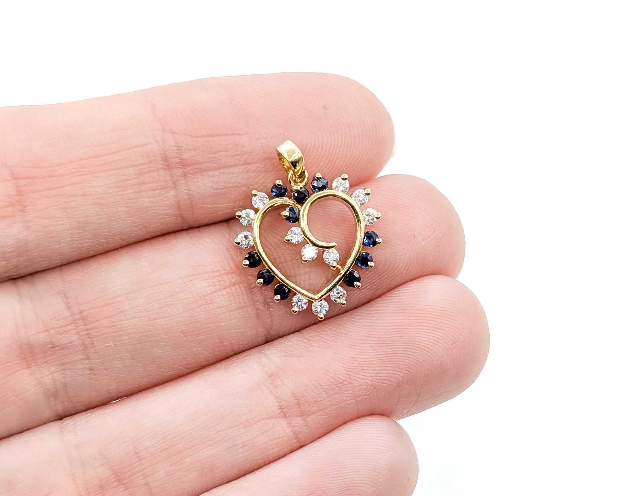 14k Gold Herz-Anhänger mit .12ctw Diamanten & .12ctw blauen Saphiren (Rundschliff) im Angebot