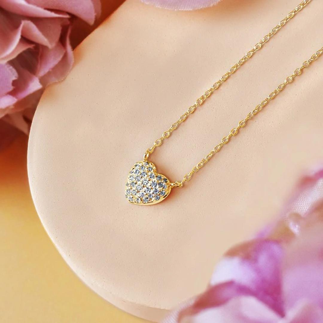14k Gold Heart Shaped Diamond Necklace, Heart Necklace In New Condition For Sale In Bangkok, TH