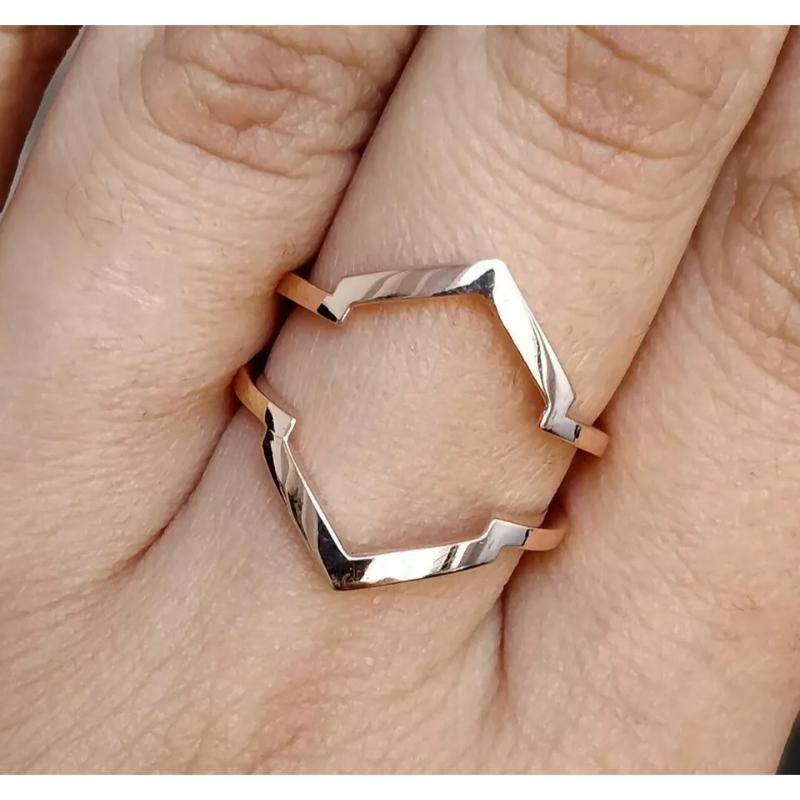 14k Gold Hexagon Guard Engagement Ring Enhancer In New Condition For Sale In Chicago, IL
