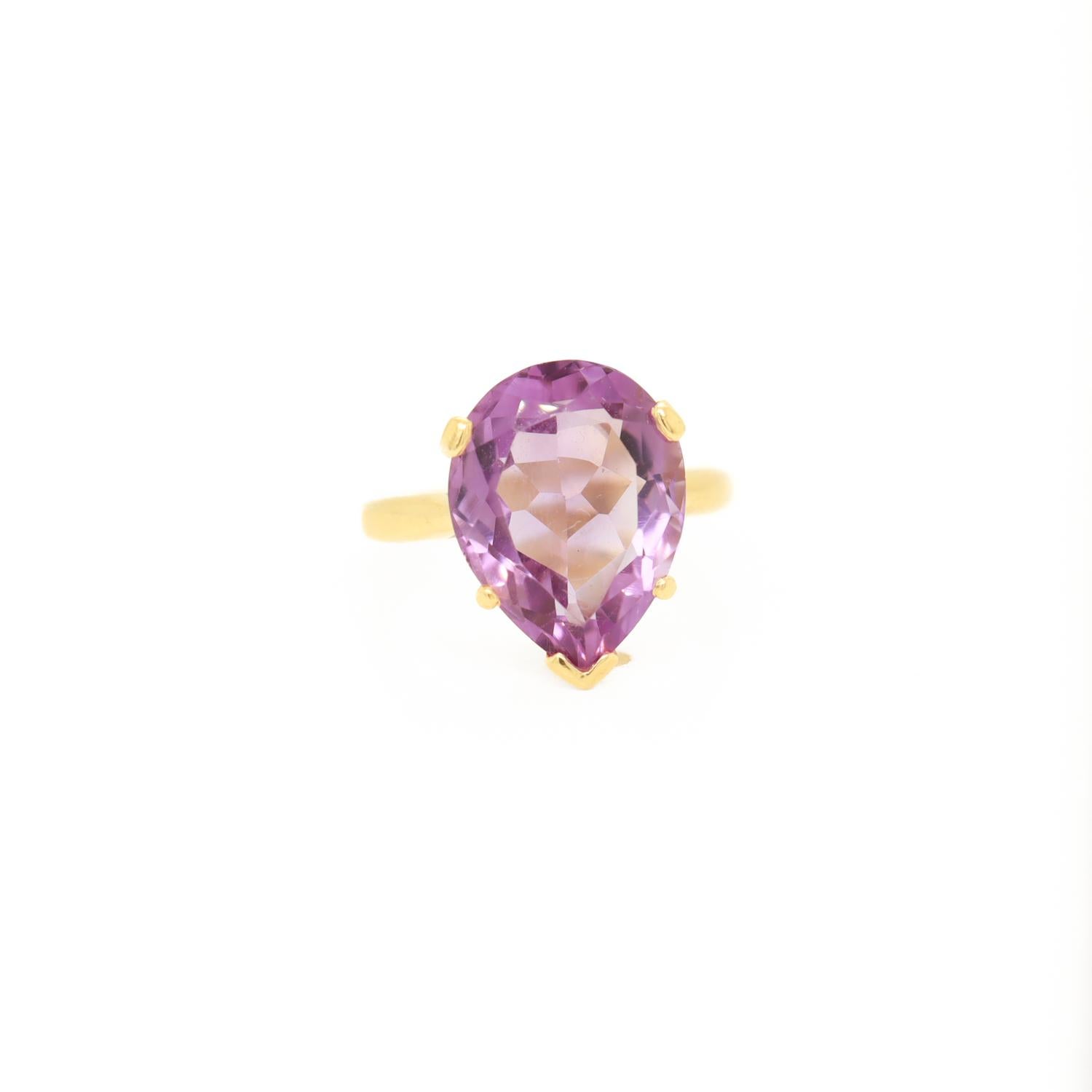 14k Gold & High Set Pear Cut Amethyst Cocktail Ring In Good Condition For Sale In Philadelphia, PA