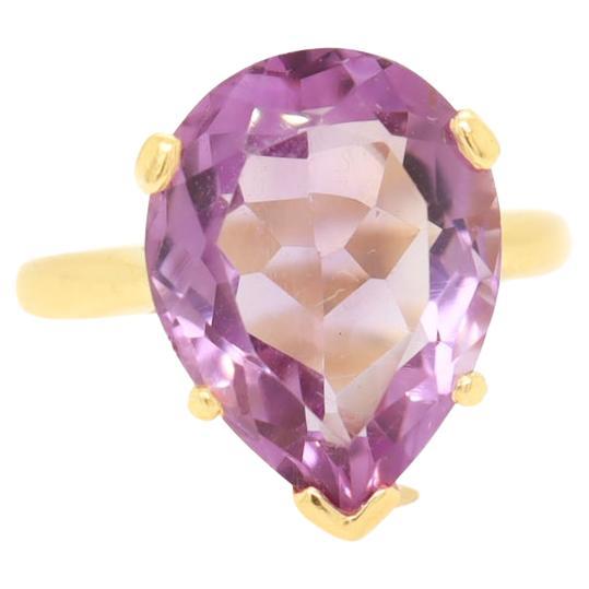 Anillo de cóctel de amatista talla pera en oro de 14k y engaste alto