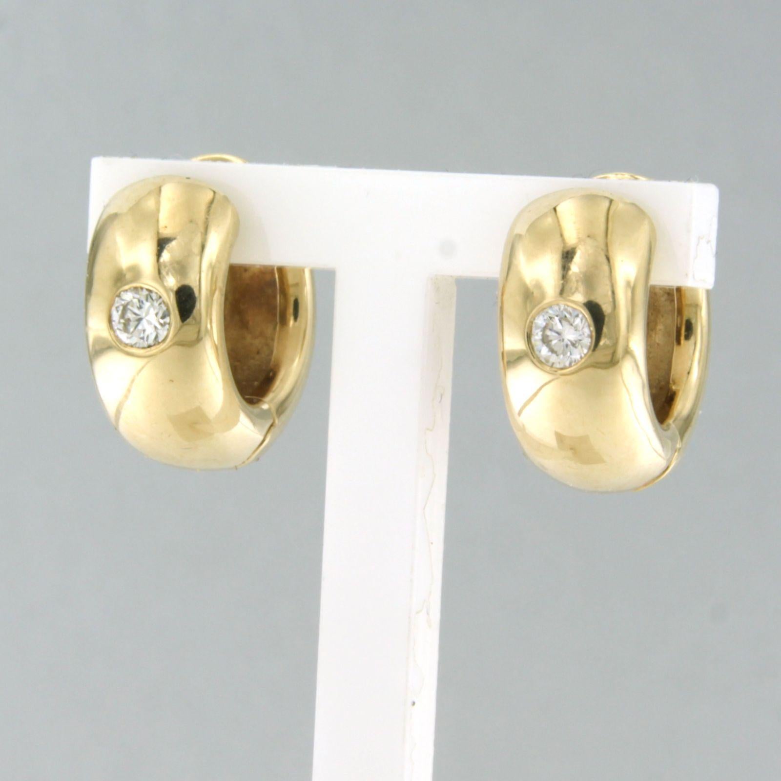 14 Karat Gold Creolen mit Diamanten im Brillantschliff bis zu 0,16 Karat 10,9 Gramm im Zustand „Hervorragend“ im Angebot in The Hague, ZH
