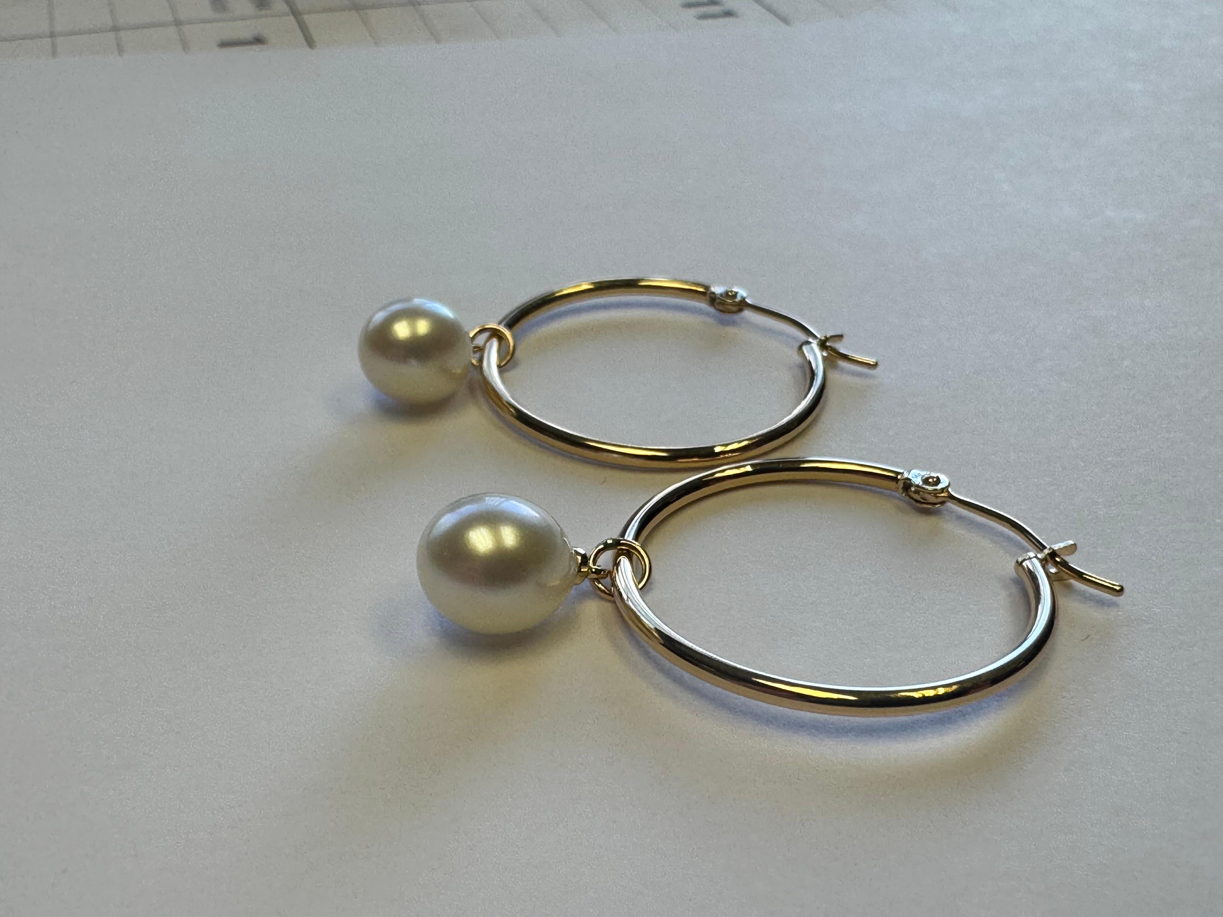 Taglio ovale Orecchini a cerchio in oro 14K con perle coltivate a caduta in vendita