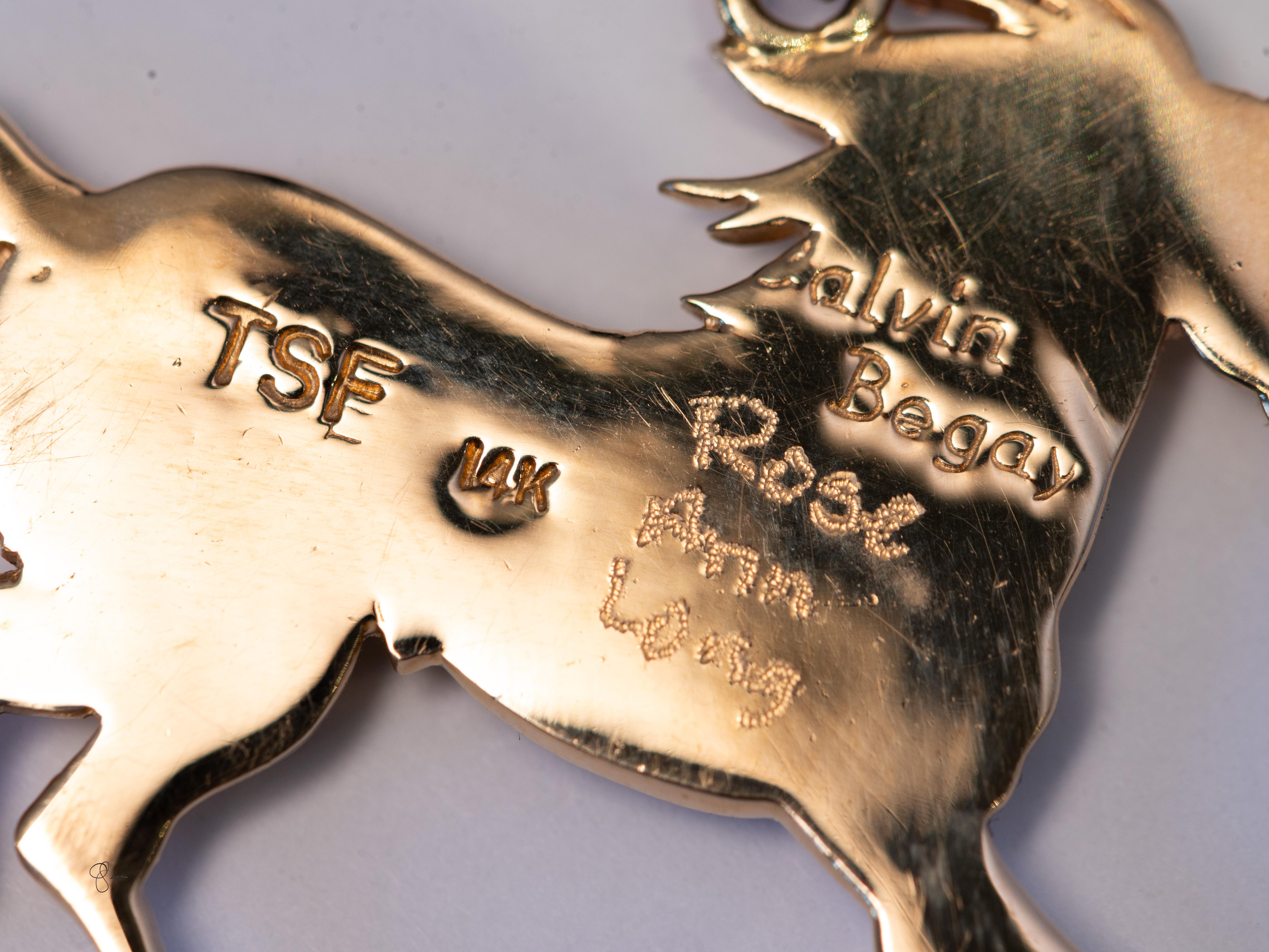 Ciondolo a forma di cavallo in oro 14k con intarsi di turchese, opale, Sugilite, getto, tocco di Santa Fe in vendita 2