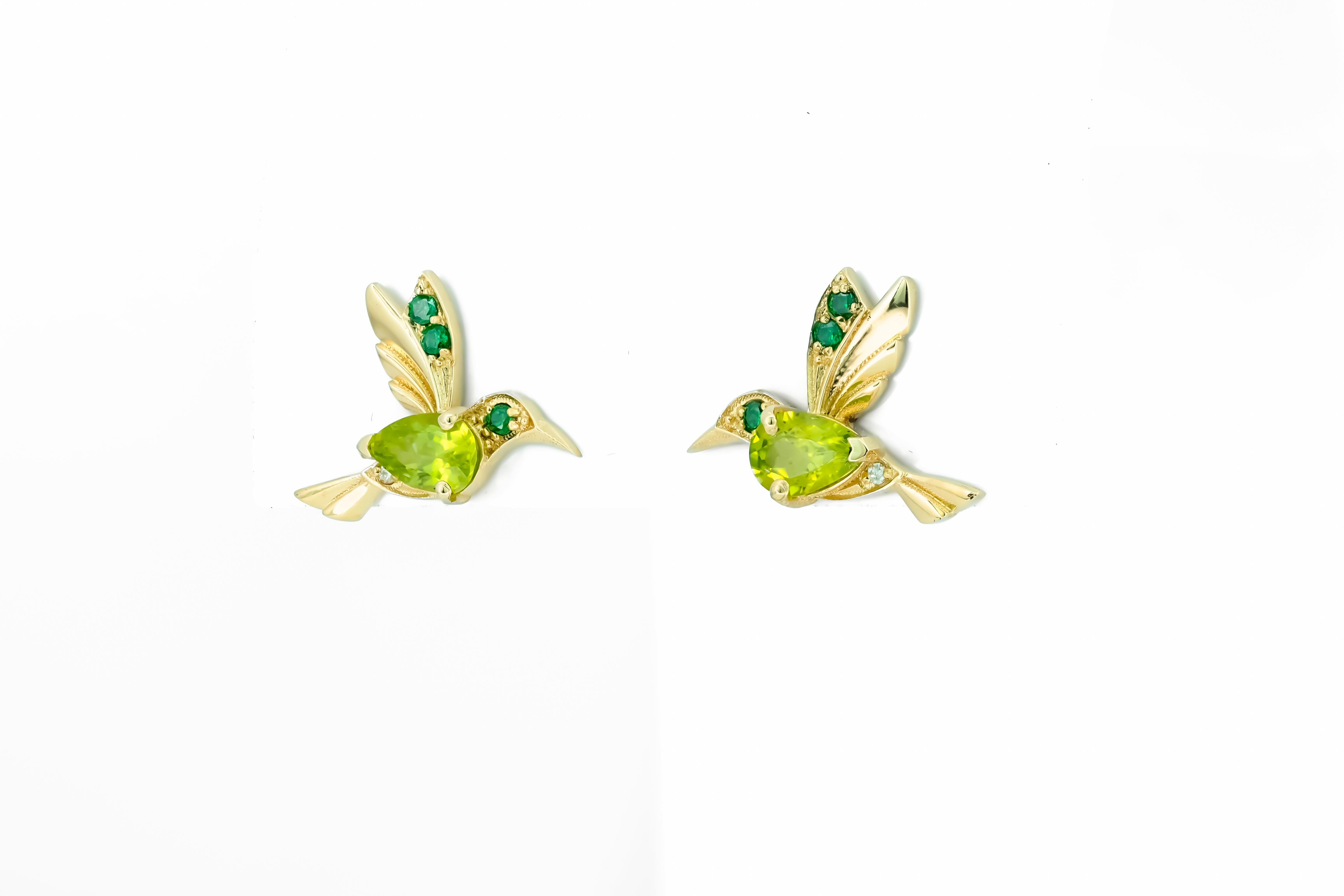 14k Gold Hummingbird Earings Studs with Peridot, Peridot Gold Stud Earrings For Sale 1