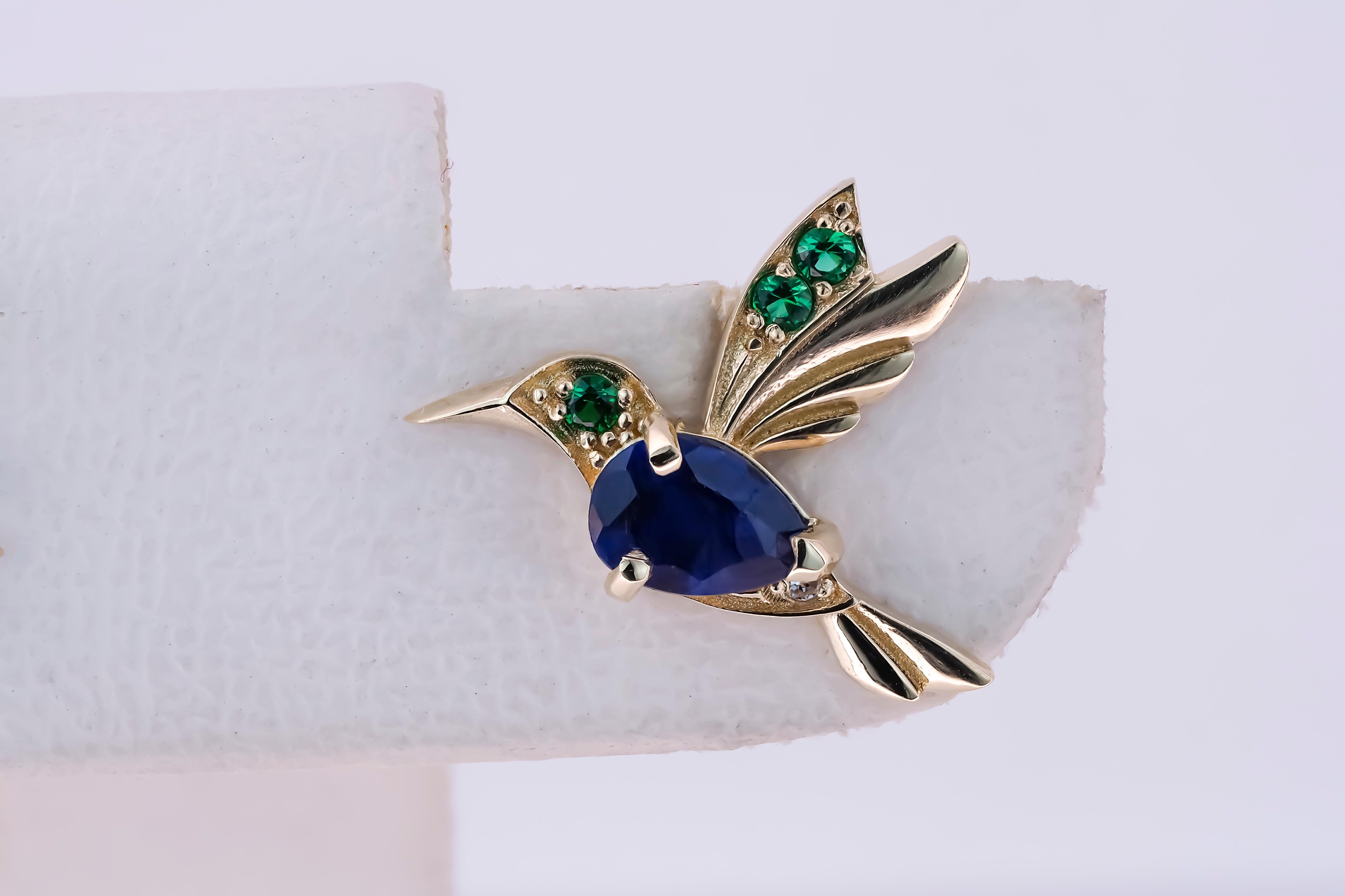 Boucles d'oreilles colibri en or 14k avec saphirs.  Neuf - En vente à Istanbul, TR