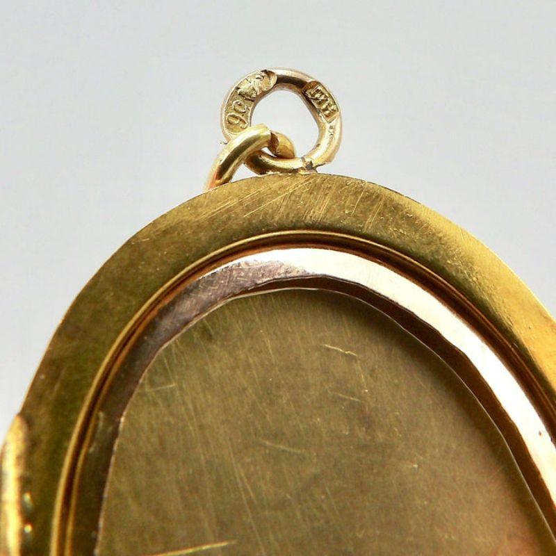 14K Gold Imperial Russian Locket with Rubies & Sapphires, circa 1915 For Sale 3