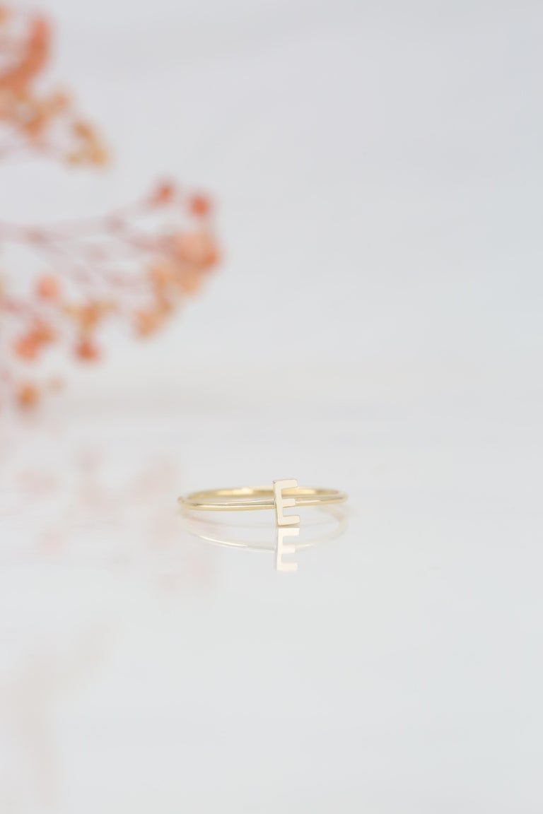 Customizable 14K Gold Initial E Letter Ring, Personalized Initial Letter Ring For Sale at 1stDibs