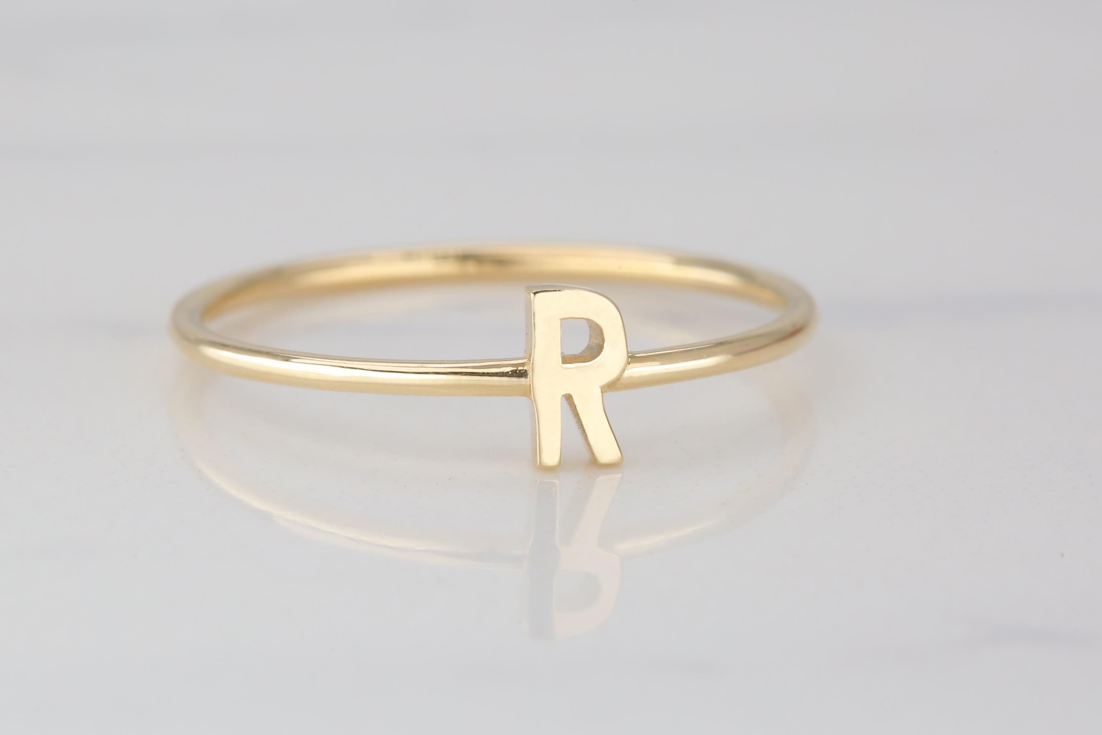 En vente :  Bague en or 14 carats avec lettre d'origine en forme de R, bague lettre d'origine personnalisée 3
