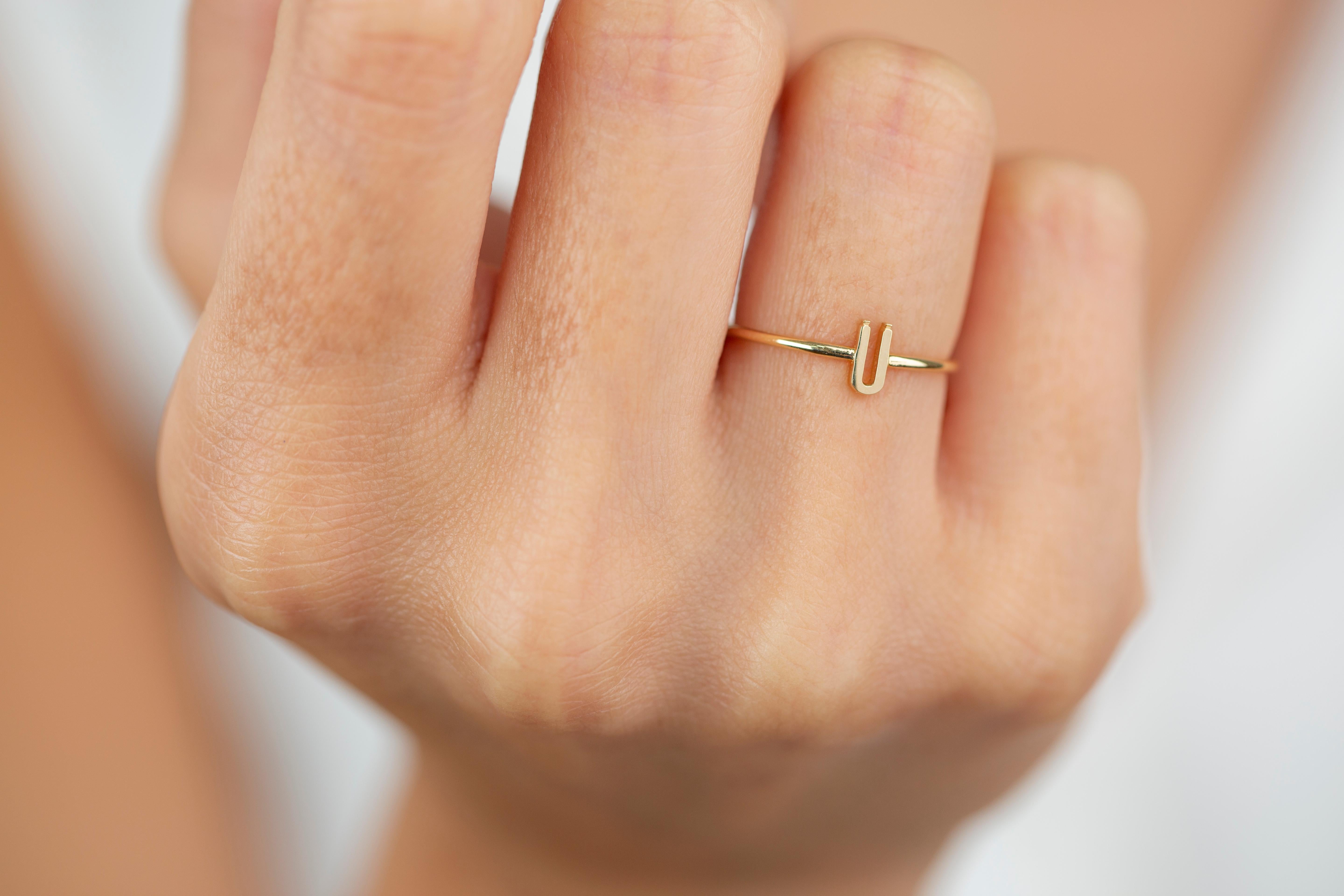 En vente :  Bague lettre initiale Ü en or 14K, bague lettre initiale personnalisée 2