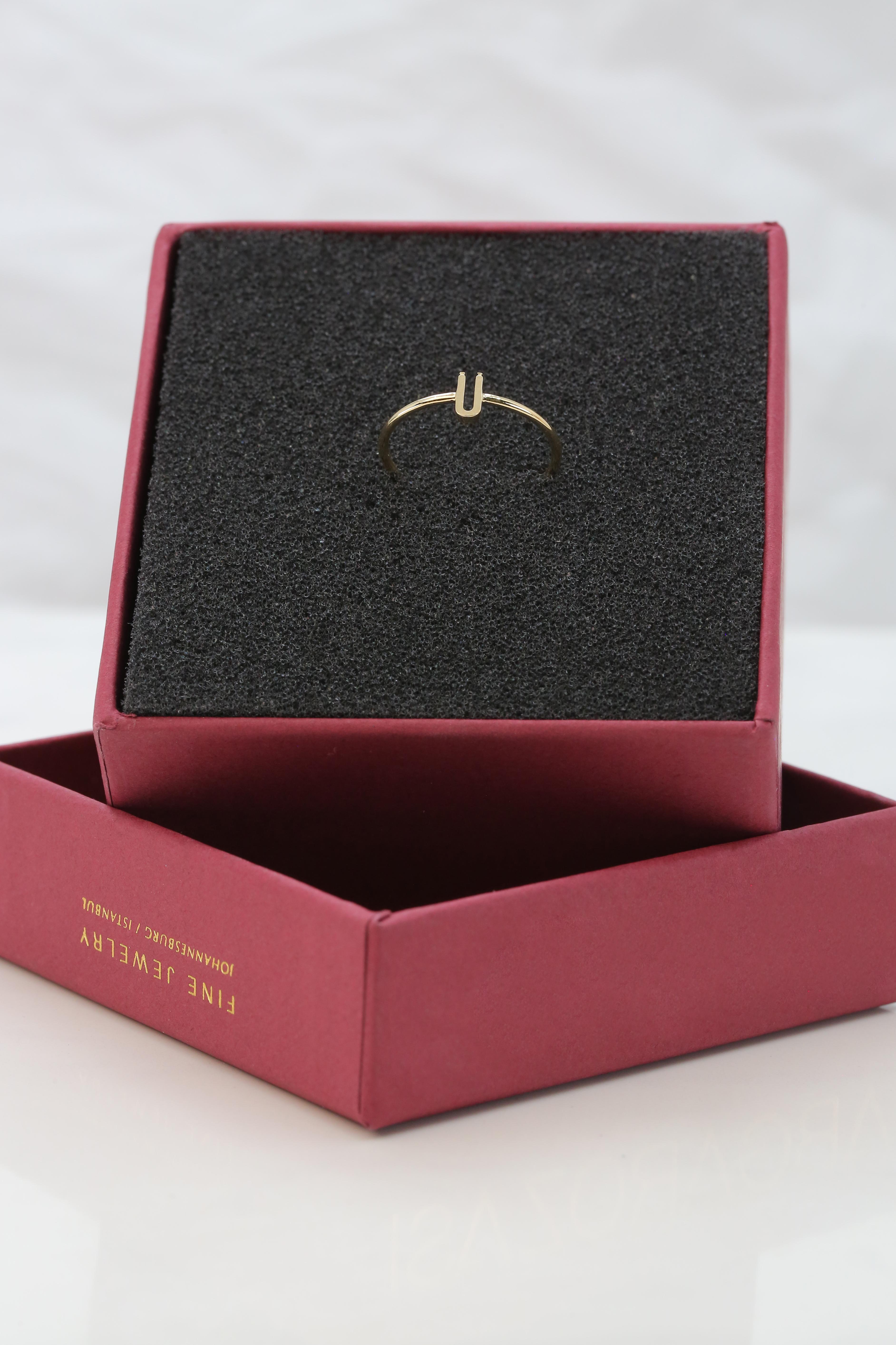 En vente :  Bague lettre initiale Ü en or 14K, bague lettre initiale personnalisée 6