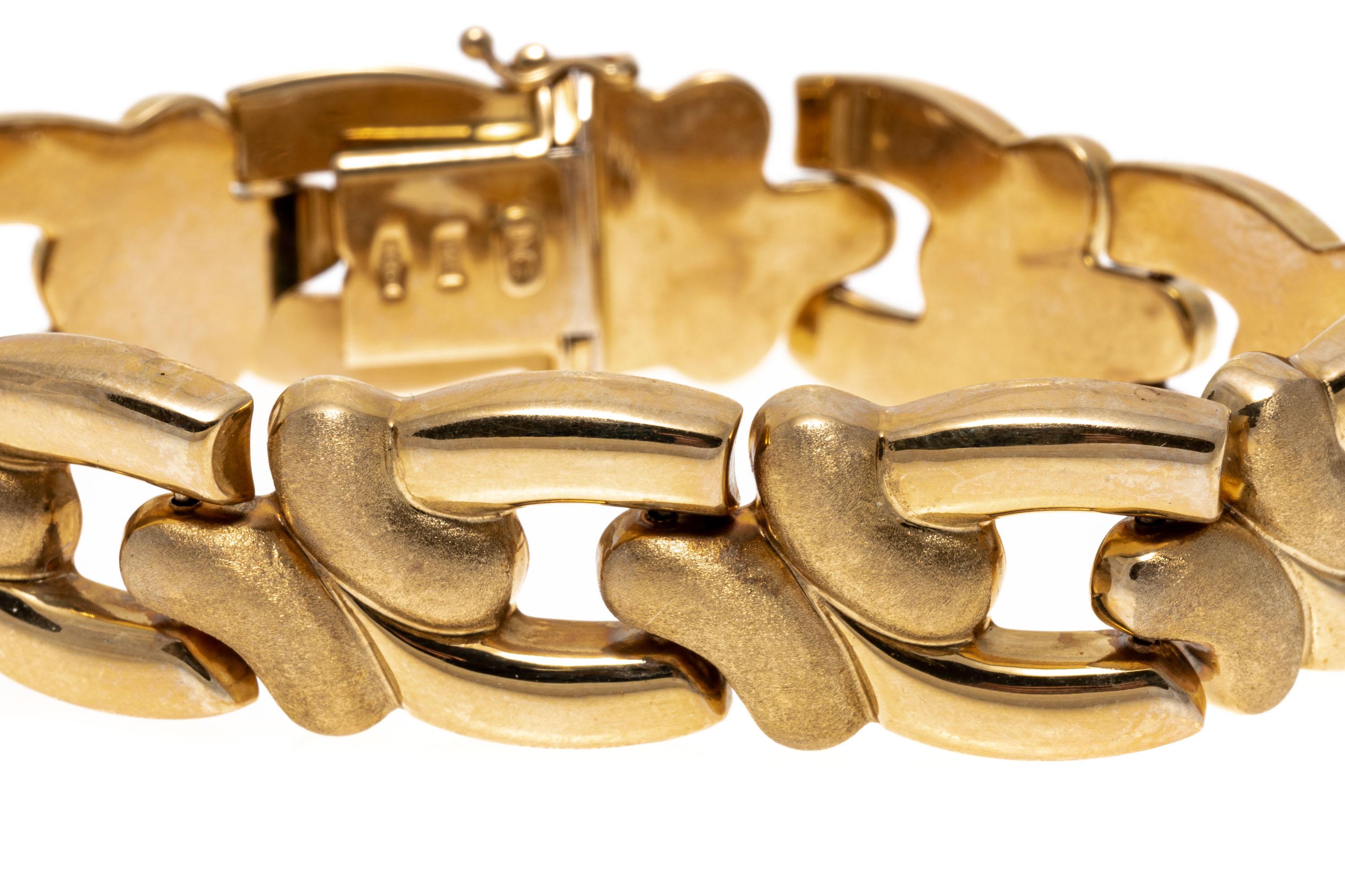 Contemporain Bracelet à maillons en forme de tourbillon en or jaune 14 carats brossé et poli en vente