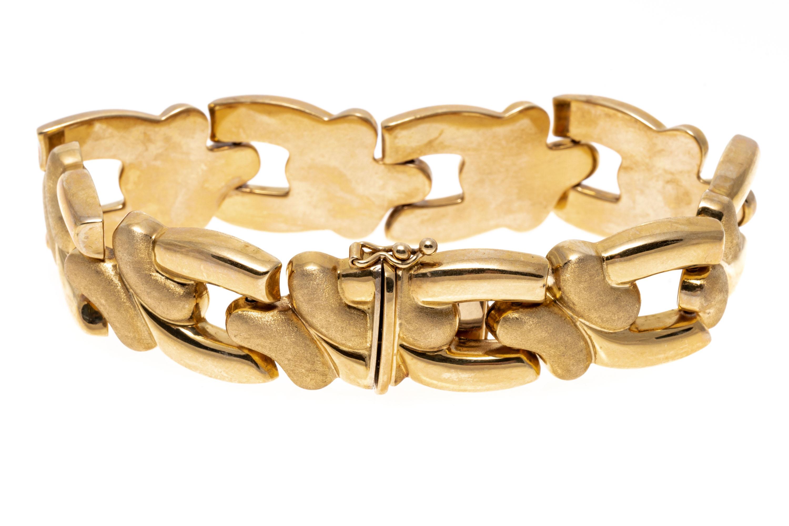 Bracelet à maillons en forme de tourbillon en or jaune 14 carats brossé et poli en vente 1