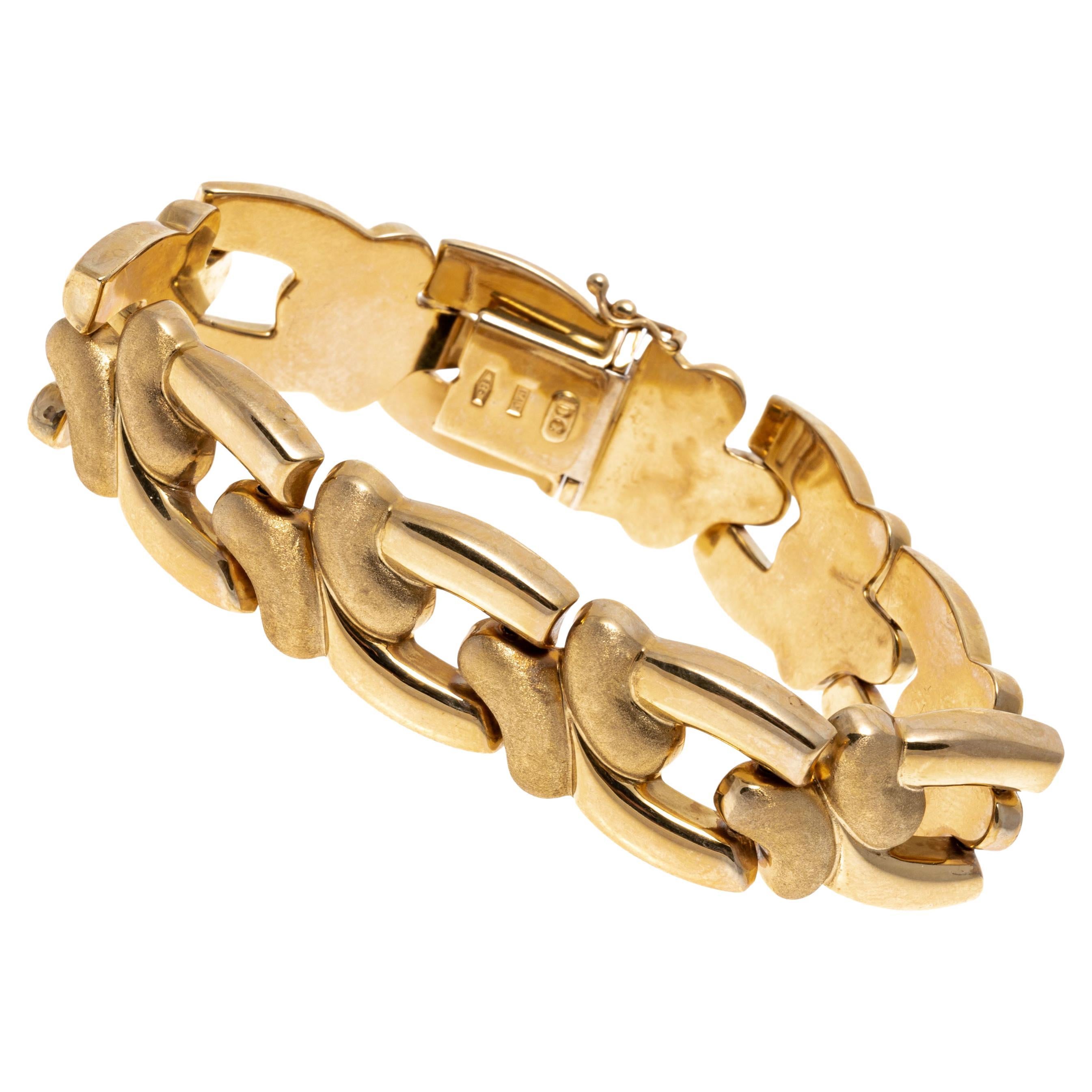 Bracelet à maillons en forme de tourbillon en or jaune 14 carats brossé et poli en vente