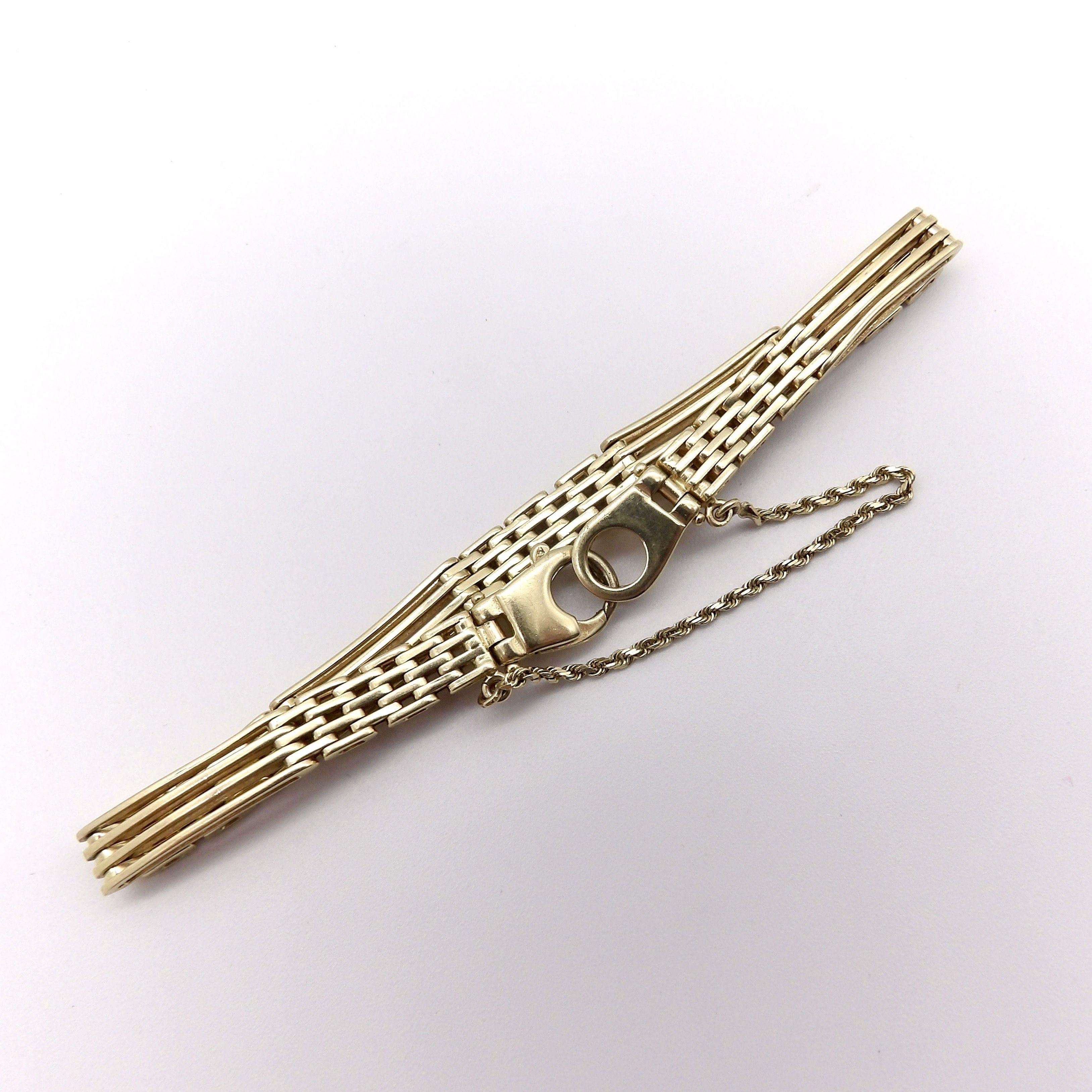 14K Gold Italian Gate Bracelet, circa 1980s In Good Condition For Sale In Venice, CA