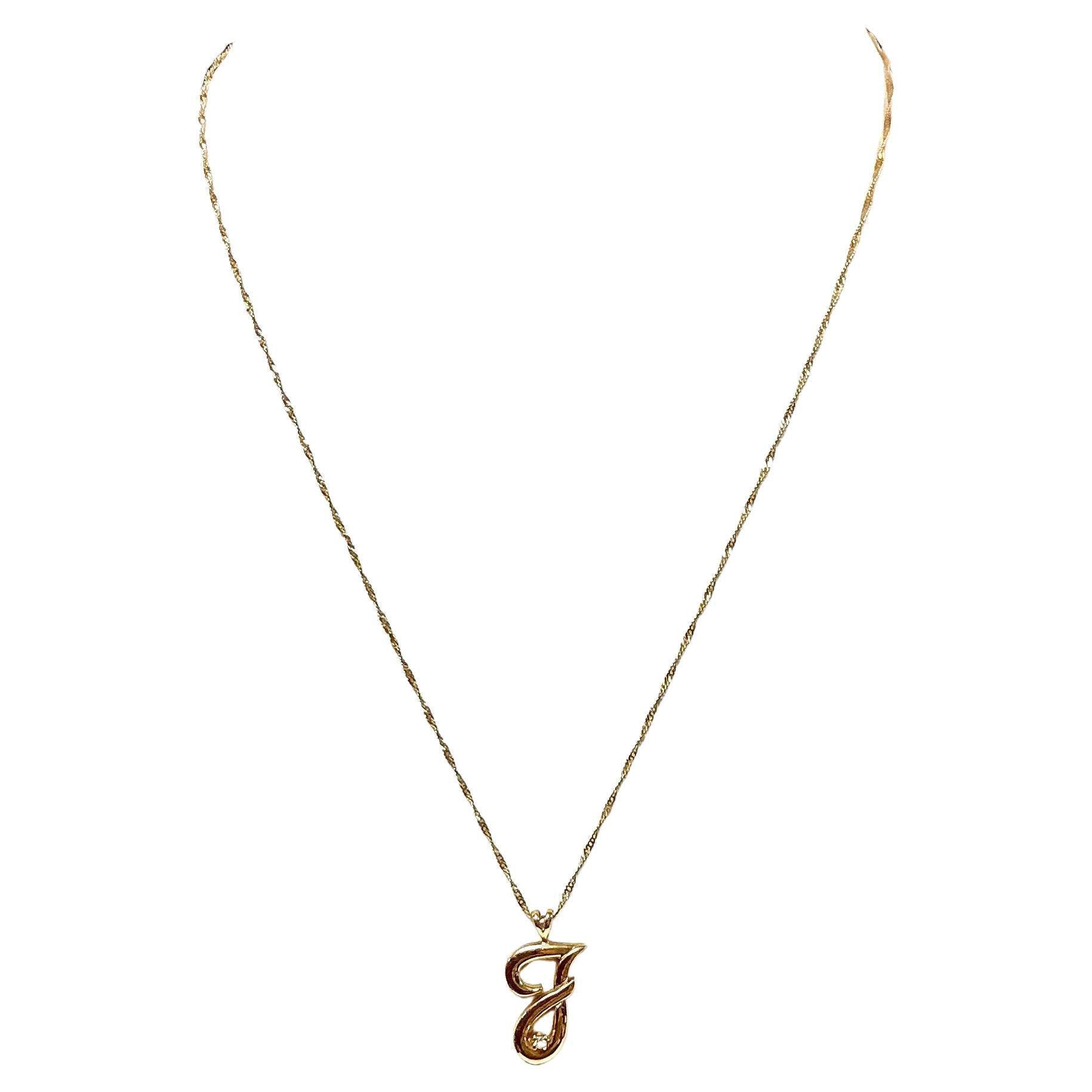 Collier à pendentif initial "J" en or 14K avec accents de diamants en vente