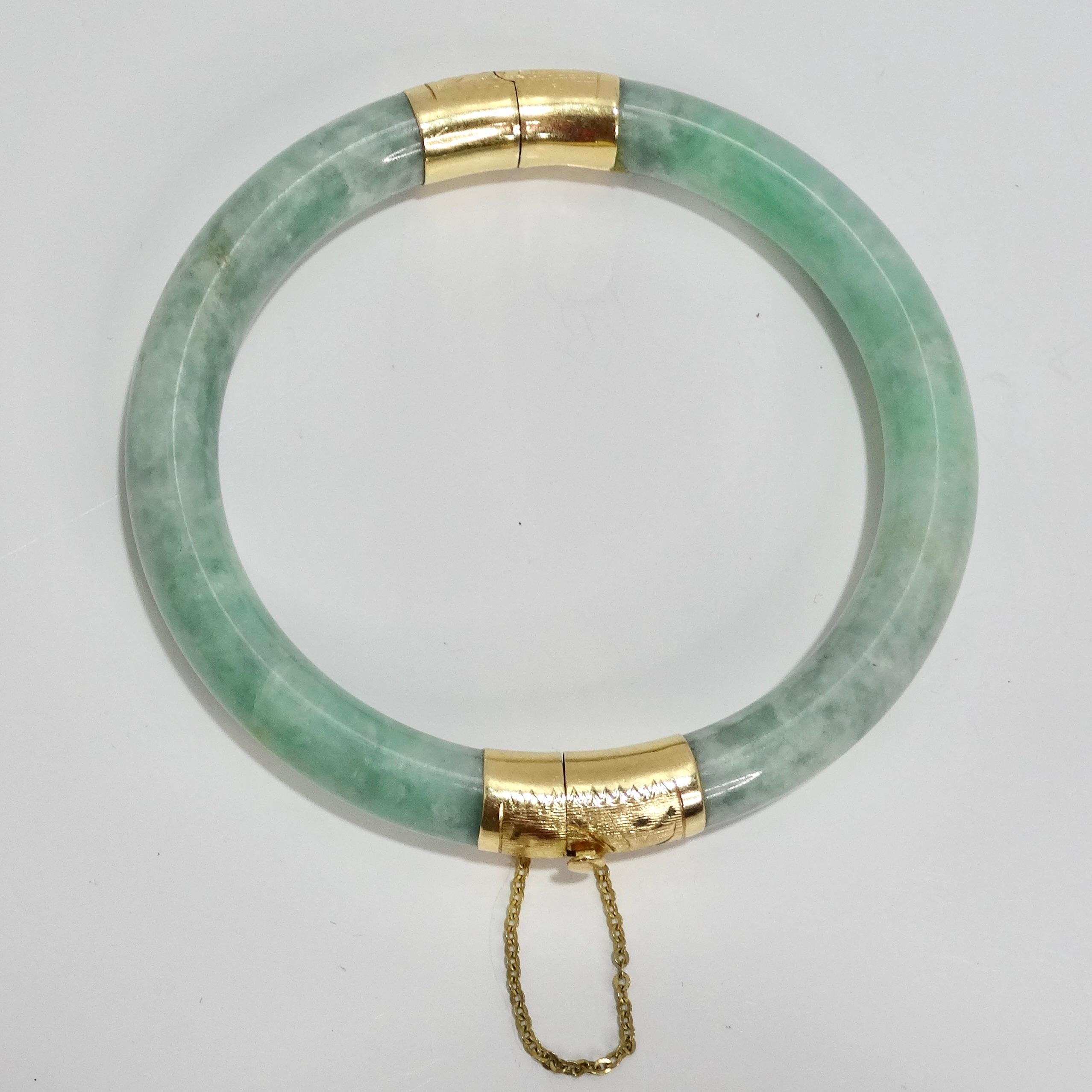 14K Gold Jade Jadeite Hinged Bangle Bracelet In Excellent Condition For Sale In Scottsdale, AZ