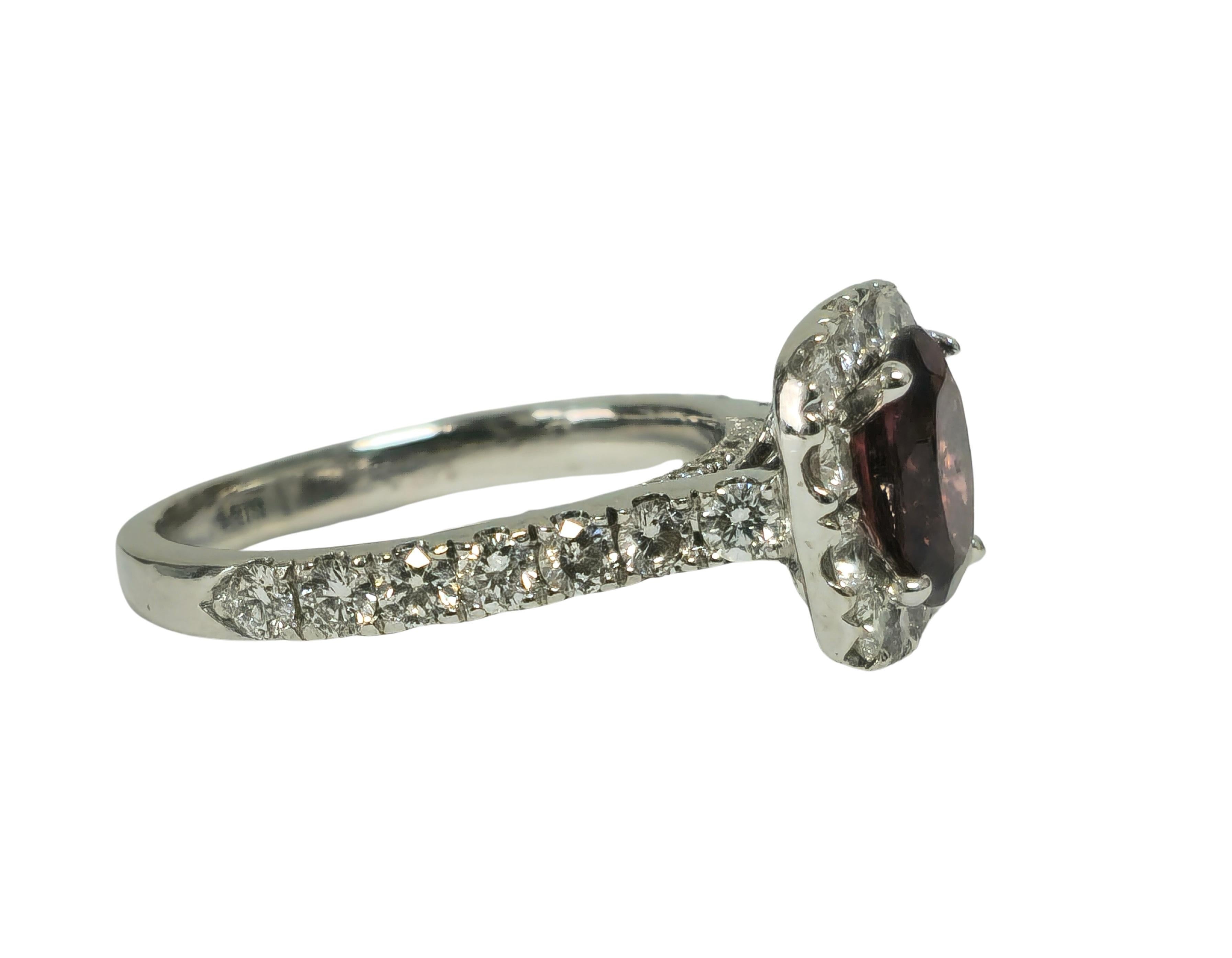 Contemporary 14k Gold, Ladies 2.40ct Garnet & Diamond Ring For Sale