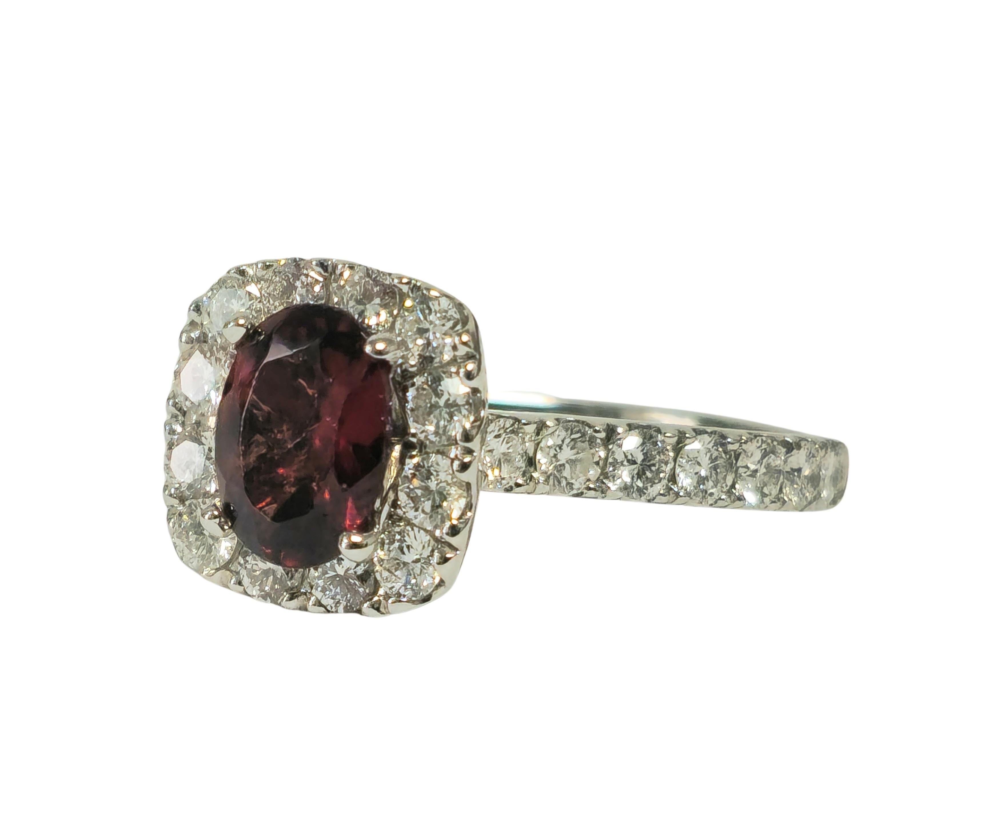 14k Gold, Ladies 2.40ct Garnet & Diamond Ring In Excellent Condition For Sale In Miami, FL