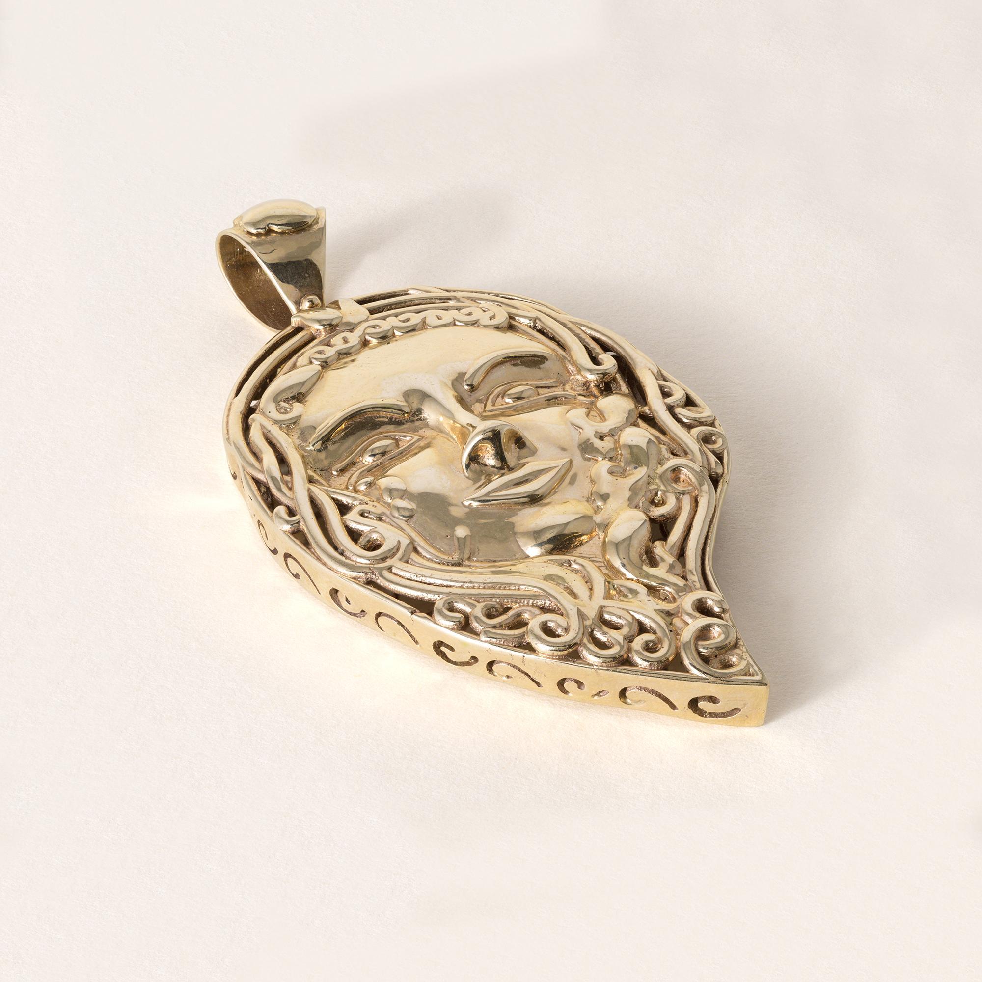 This is a 14K solid gold pendant featuring a ladies face
with 3 dimensional features and flowing hair.
Circa 2000
Details:
2.75 inch length including the height of the bale
1.7 inch width
Beautiful facial features and the gallery
High polish