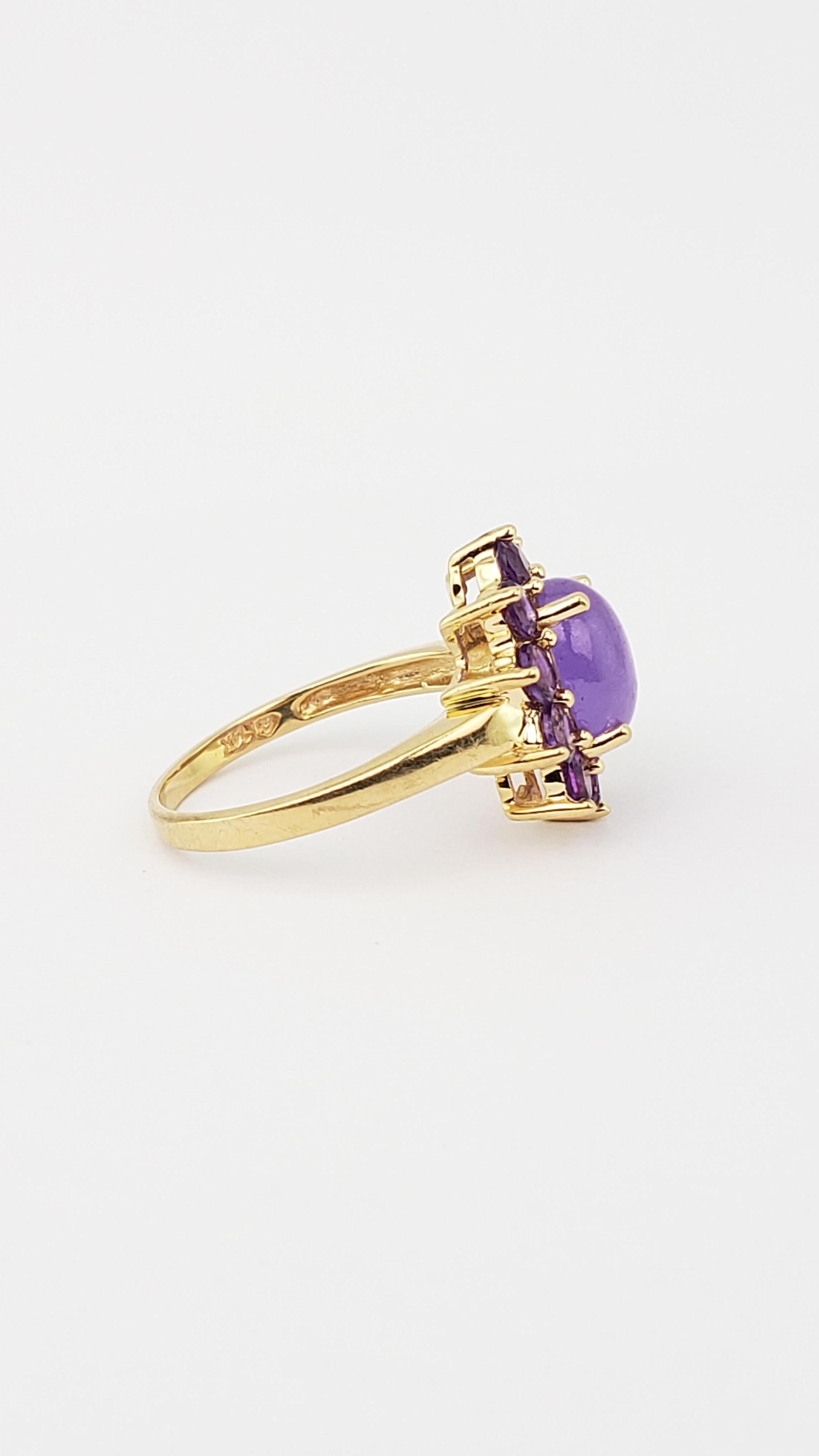 14k Gold Lady's Cocktail Ring with Lavender Jade Cabochon and Amethysts In Good Condition In Hamilton, Ontario