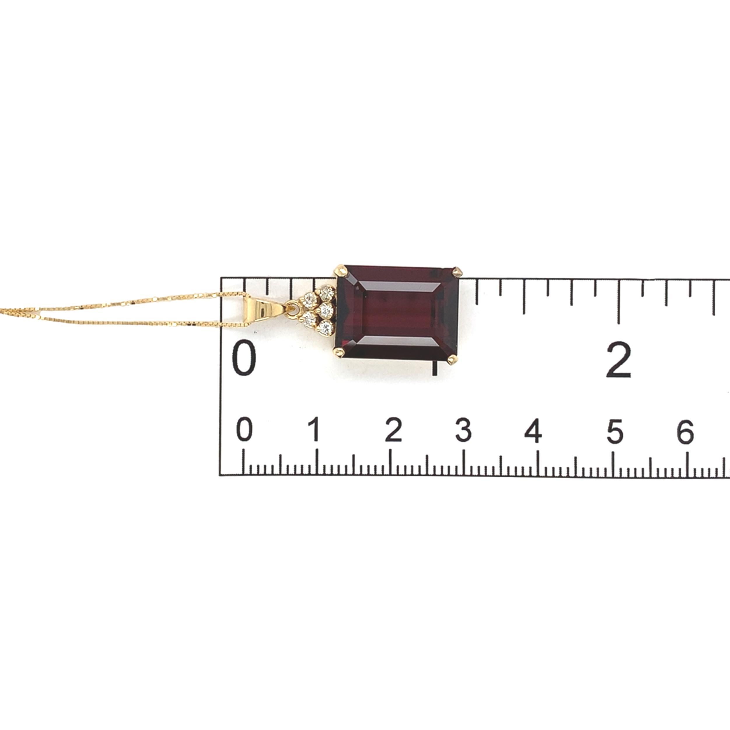 Pendentif en or 14K avec grenat taille émeraude et diamant de 13 carats et chaîne de 18
